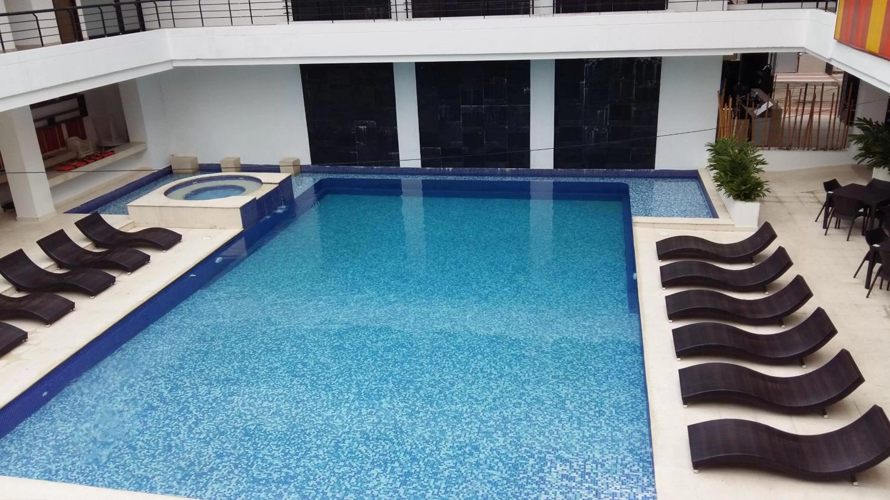 Swimming pool in Suite Sumapaz Hotel