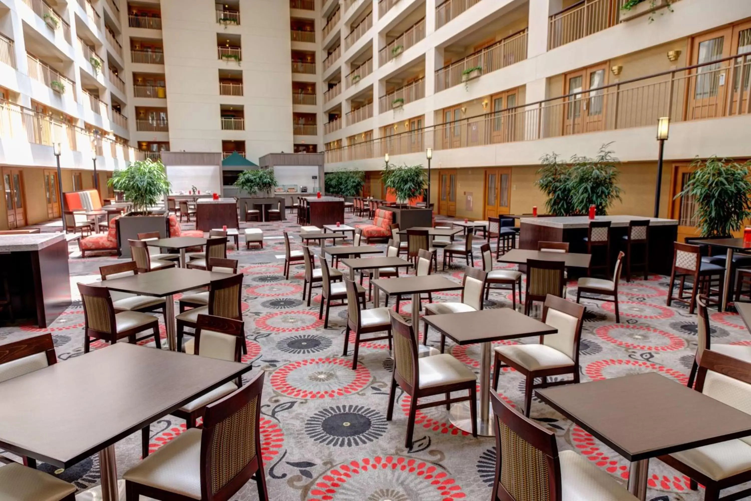 Lobby or reception, Restaurant/Places to Eat in Embassy Suites by Hilton Chicago O'Hare Rosemont