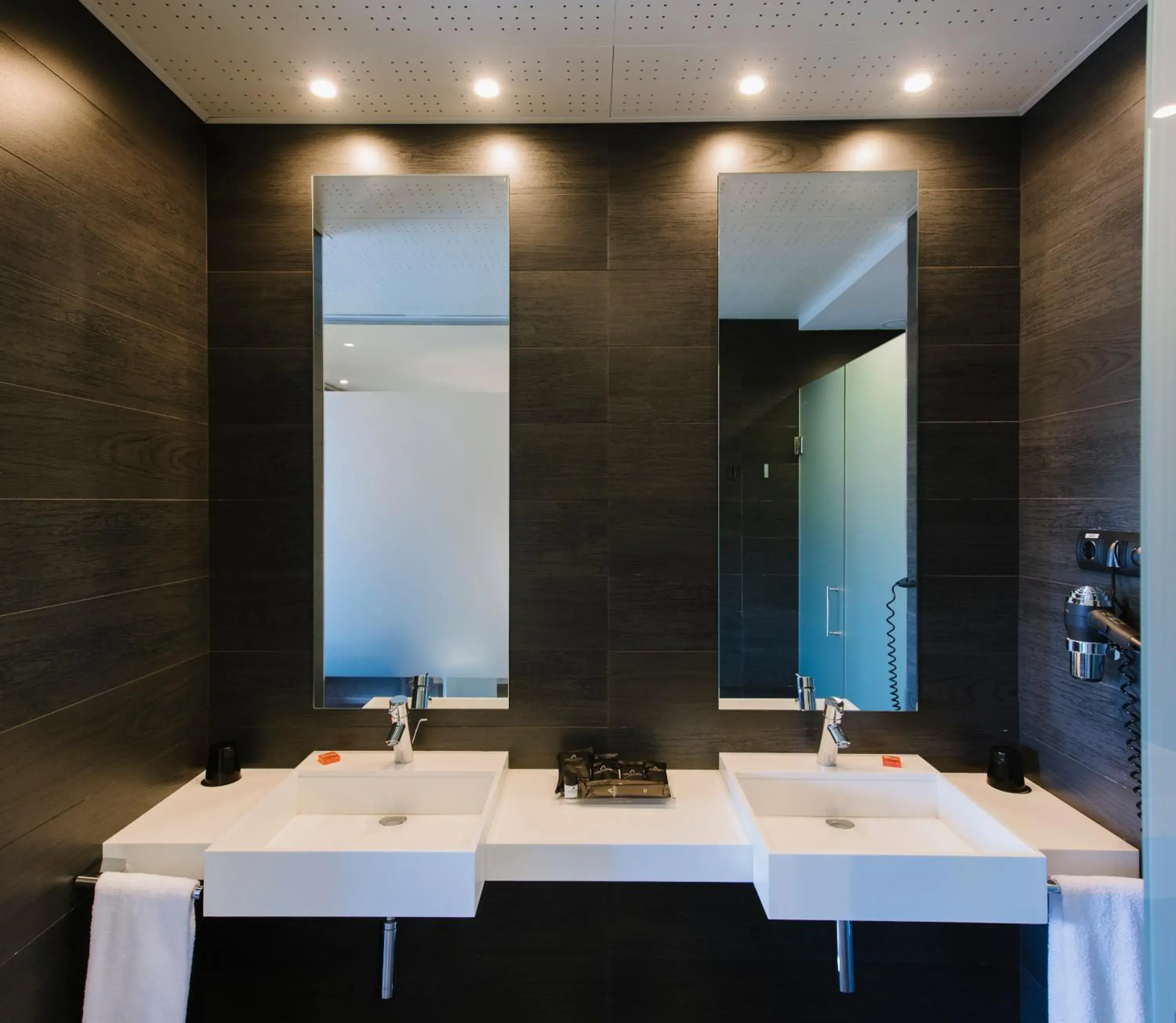 Bathroom in PCM Forum Alcalá
