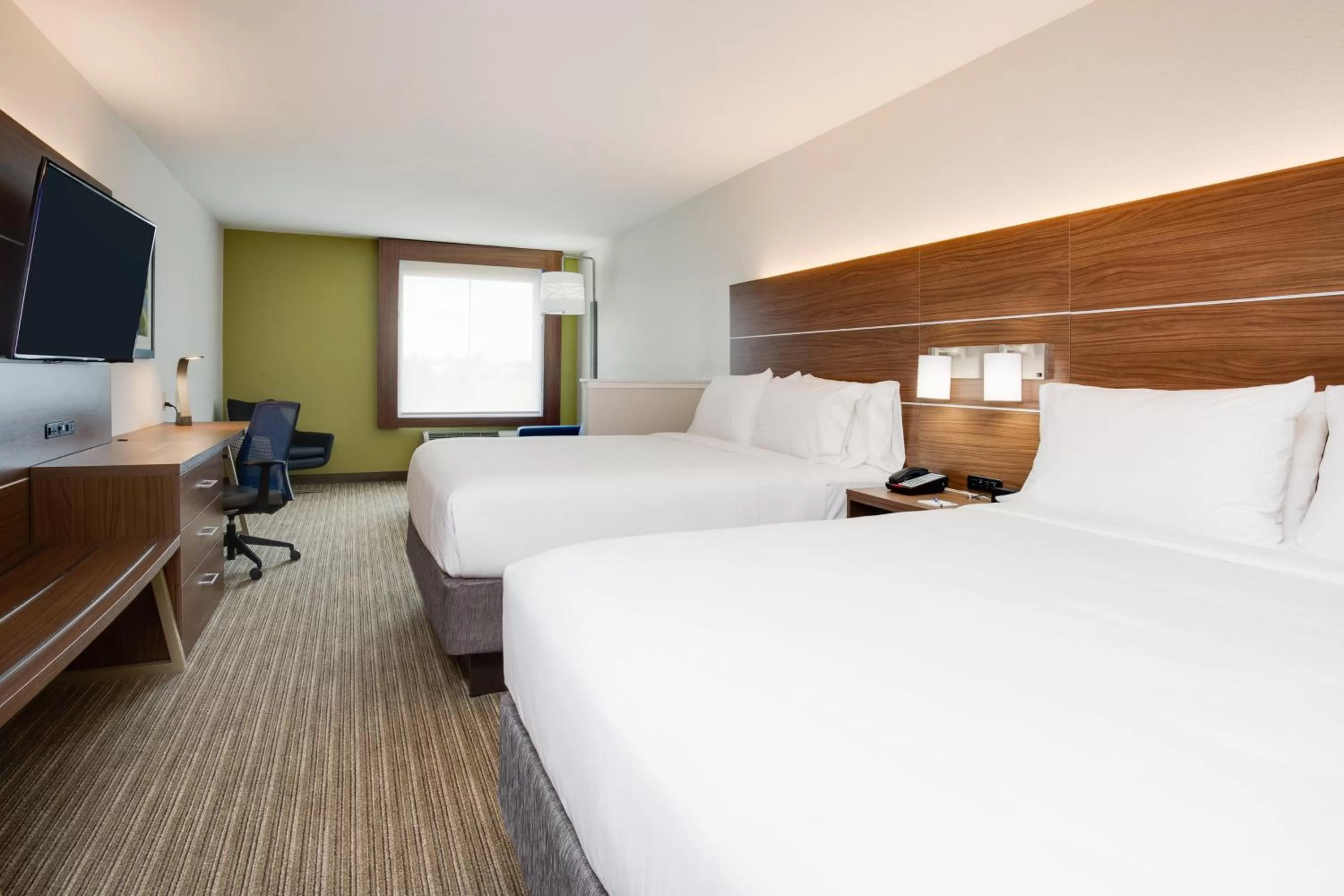 Photo of the whole room, Bed in Holiday Inn Express & Suites. by IHG