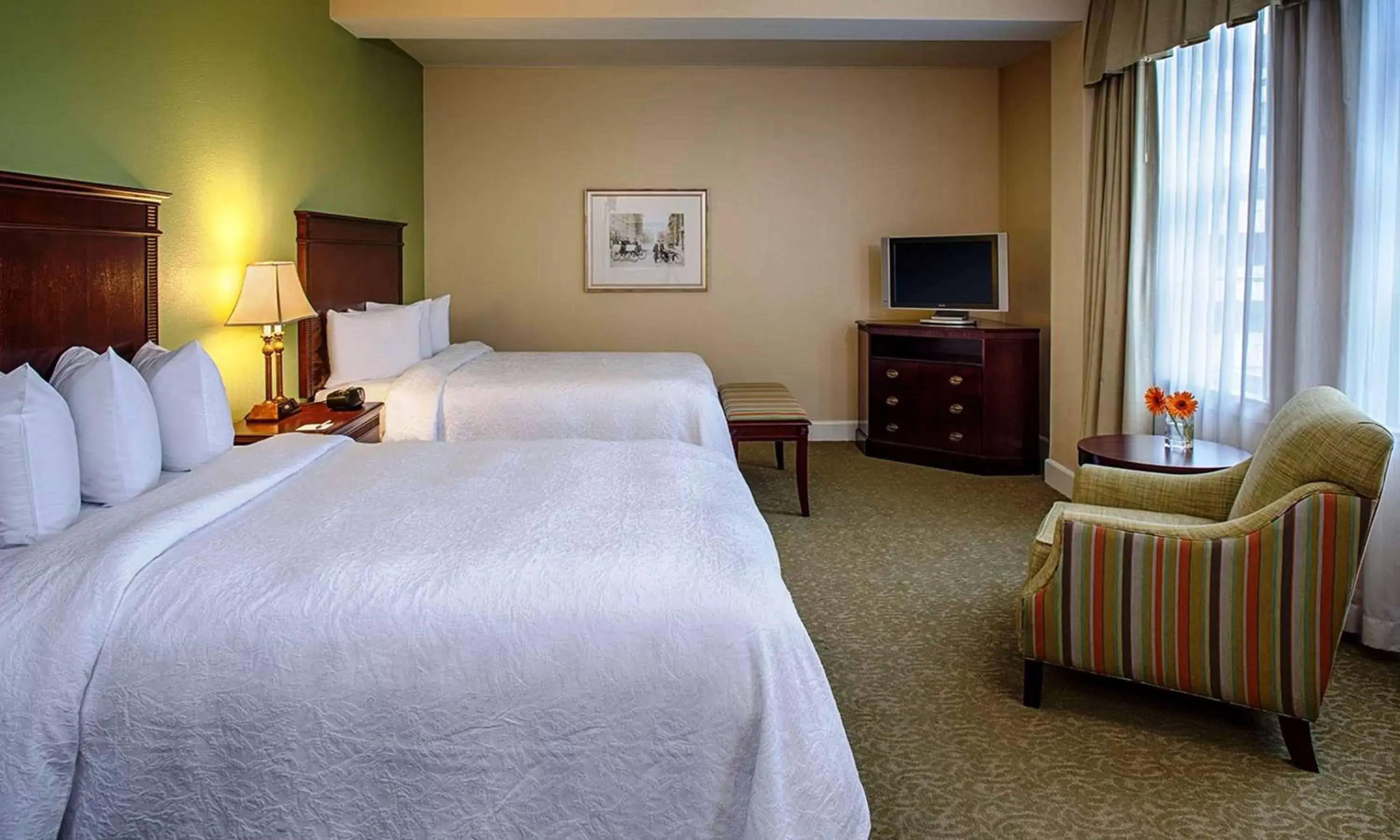 Bed in Hampton Inn & Suites Birmingham-Downtown-Tutwiler