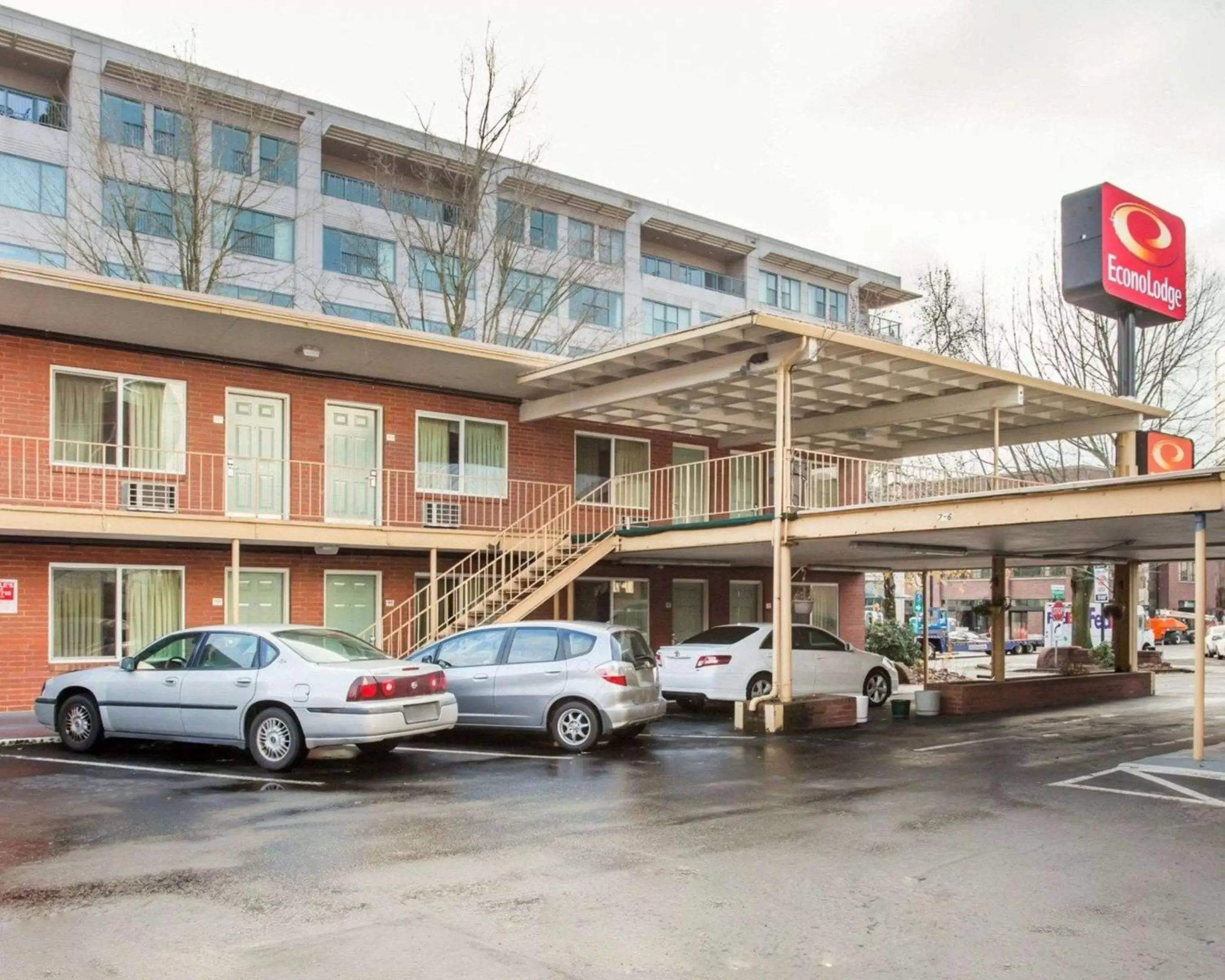 Property Building in Econo Lodge Vancouver