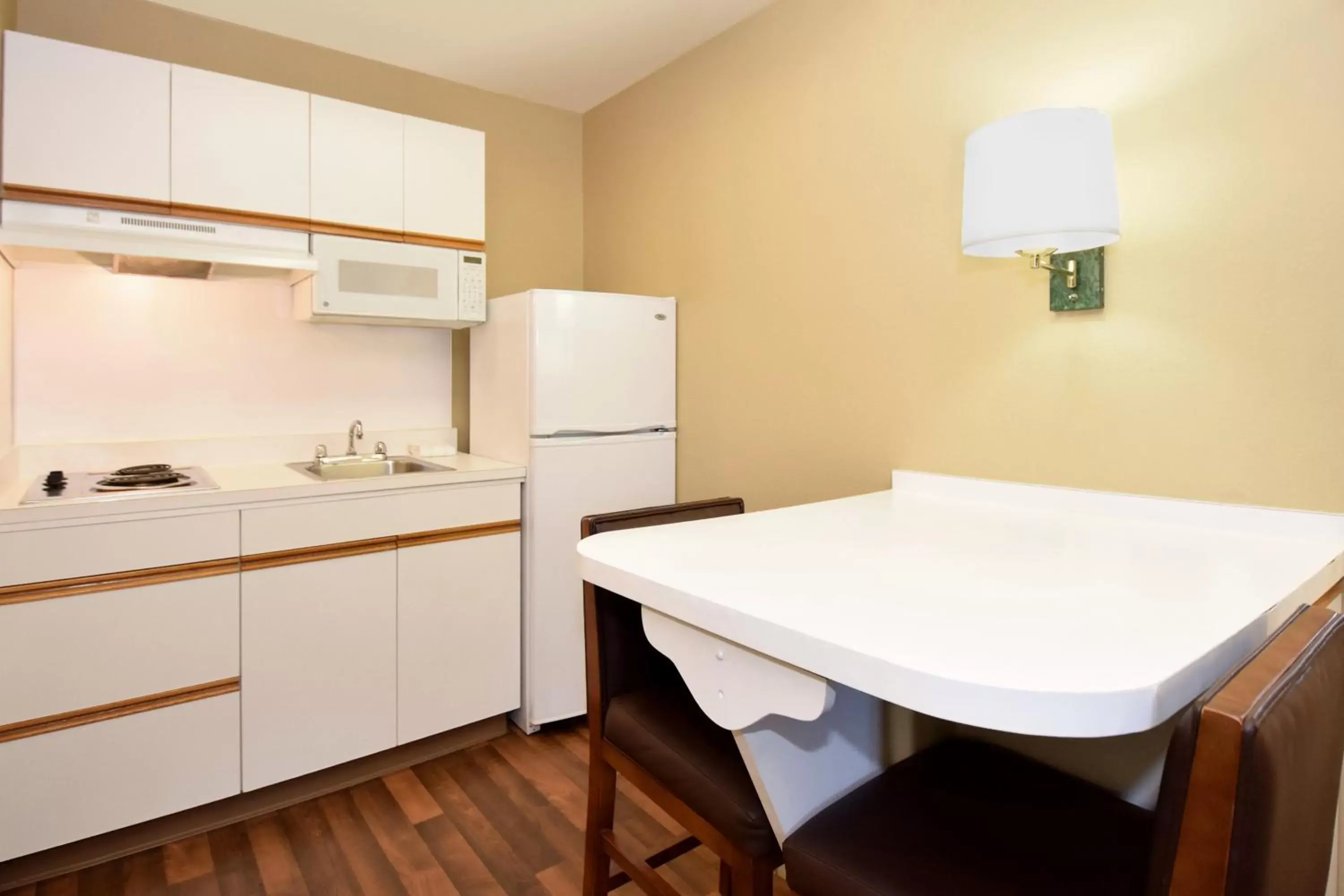 Kitchen or kitchenette, Kitchen/Kitchenette in Extended Stay America Suites - San Antonio - Airport