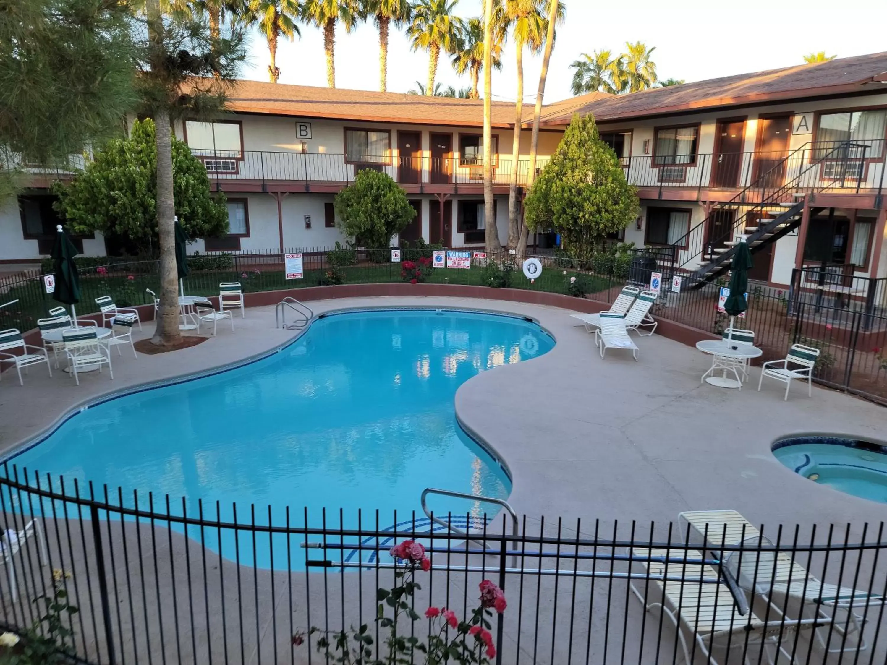 Swimming pool, Pool View in Saddle West Casino Hotel