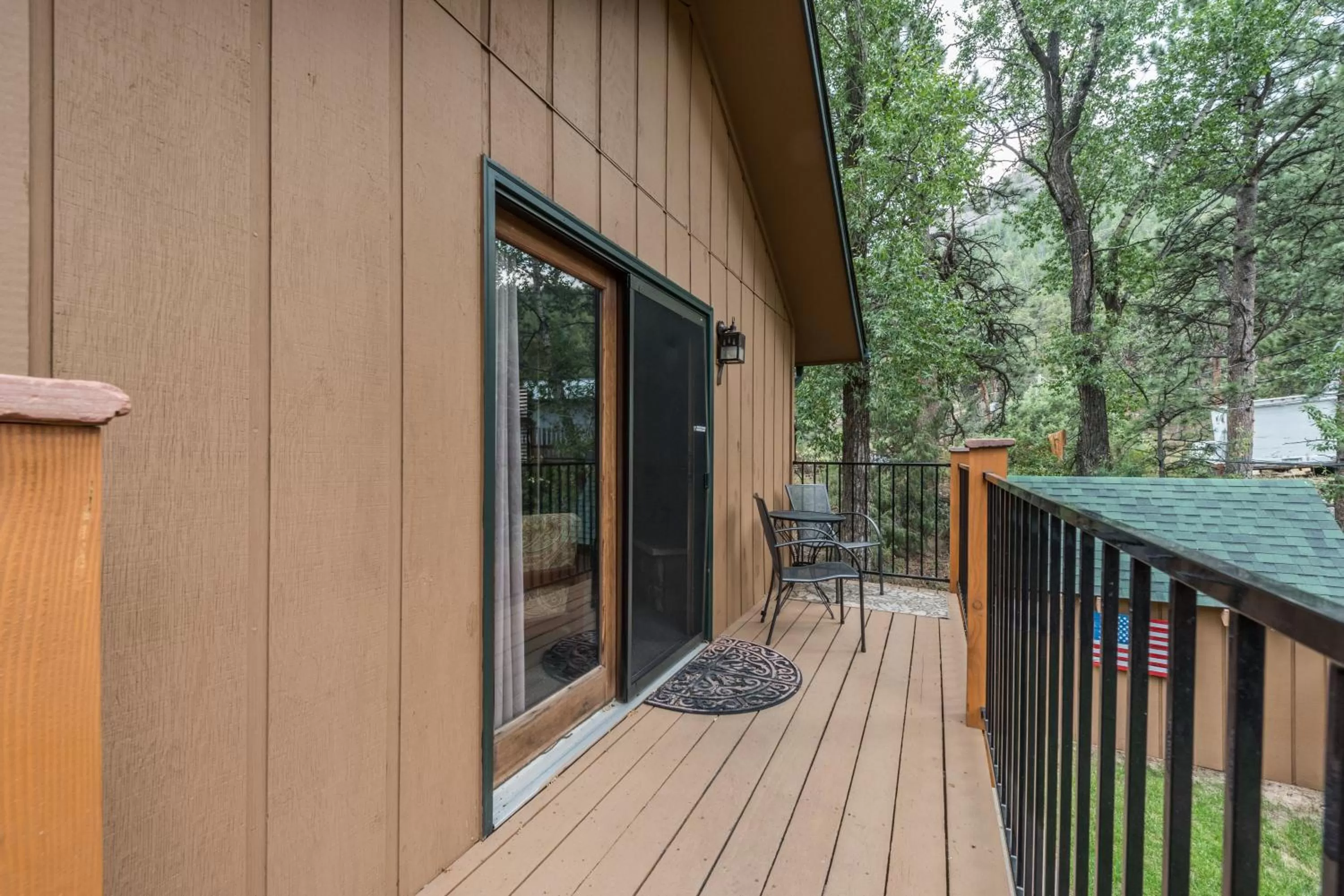 Patio in 4 Seasons Inn on Fall River