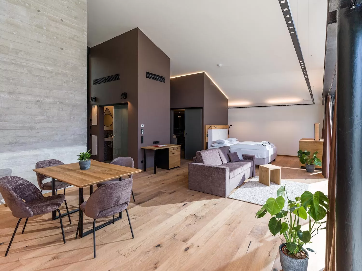 Dining area, Bed in Platzhirsch Kufstein