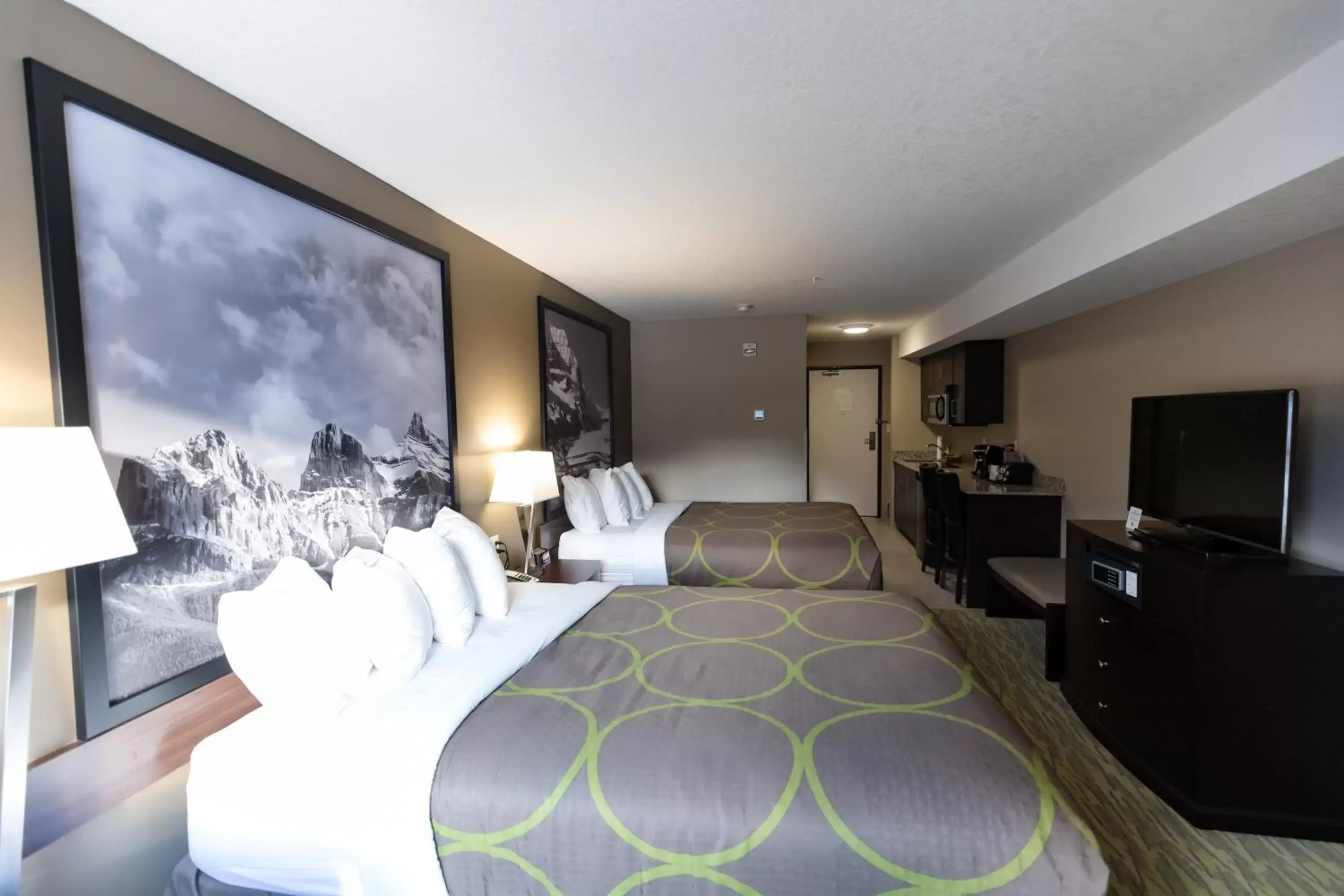 Photo of the whole room, TV/Entertainment Center in Super 8 by Wyndham Canmore