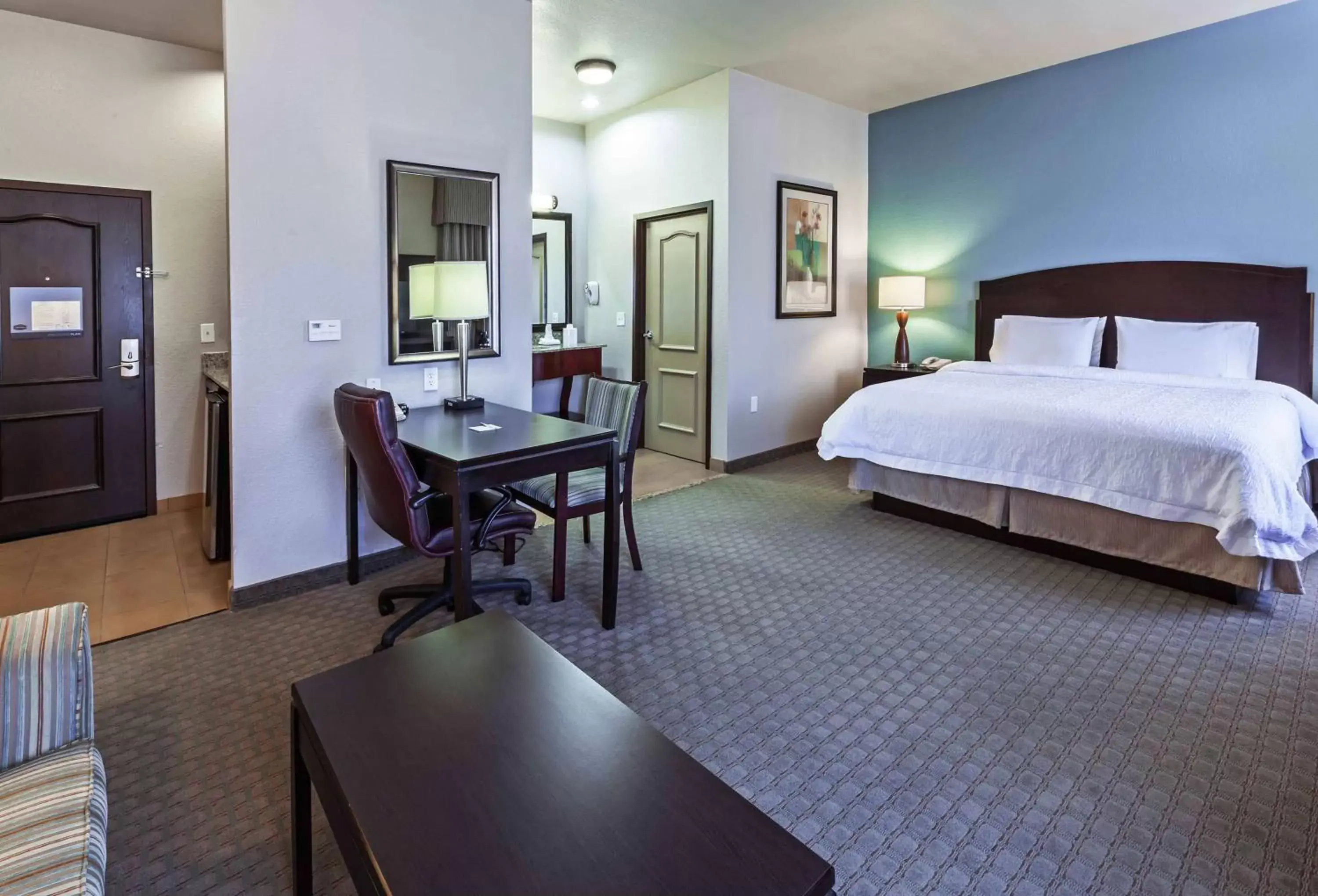 Bed in Hampton Inn and Suites Lake Jackson-Clute