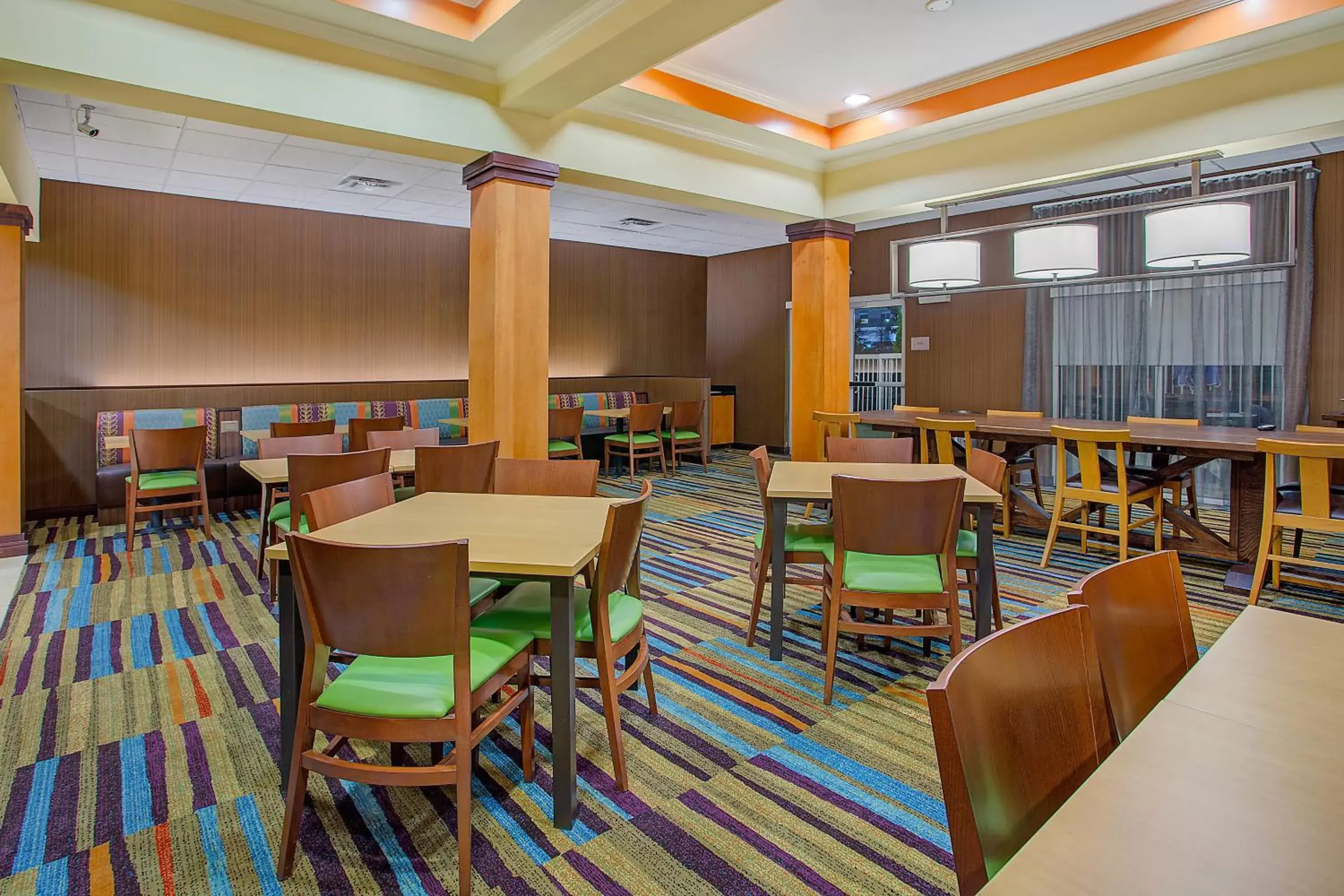 Restaurant/Places to Eat in Fairfield Inn & Suites Cookeville