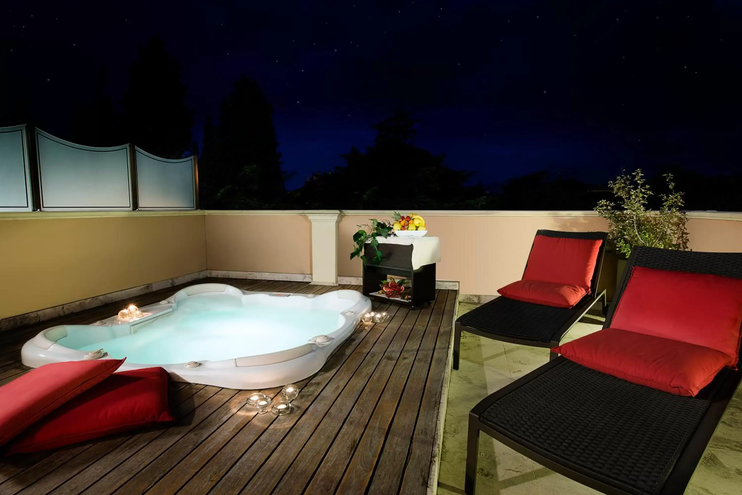 Double Room with Terrace and Hot Tub in Villa dei Platani Boutique Hotel & SPA