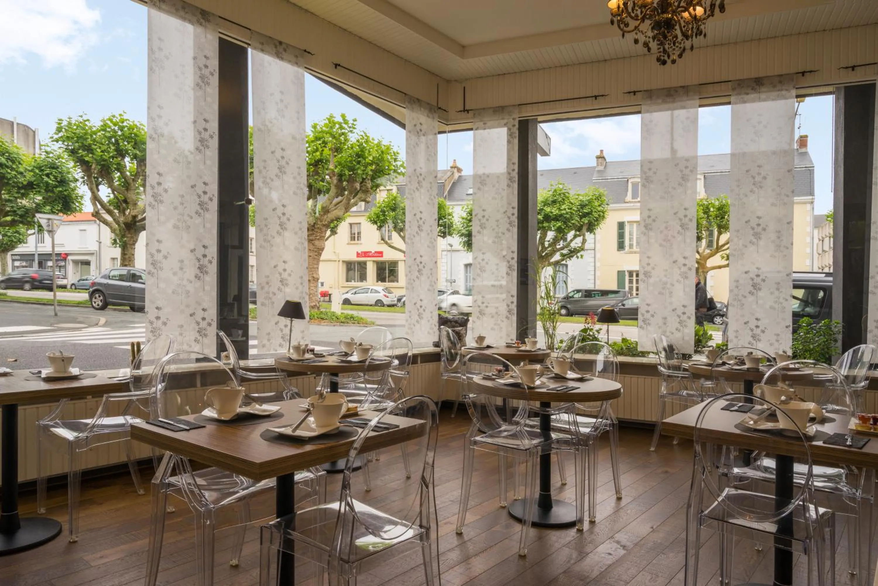 Dining area in The Originals City, Hôtel Napoléon, La Roche-sur-Yon