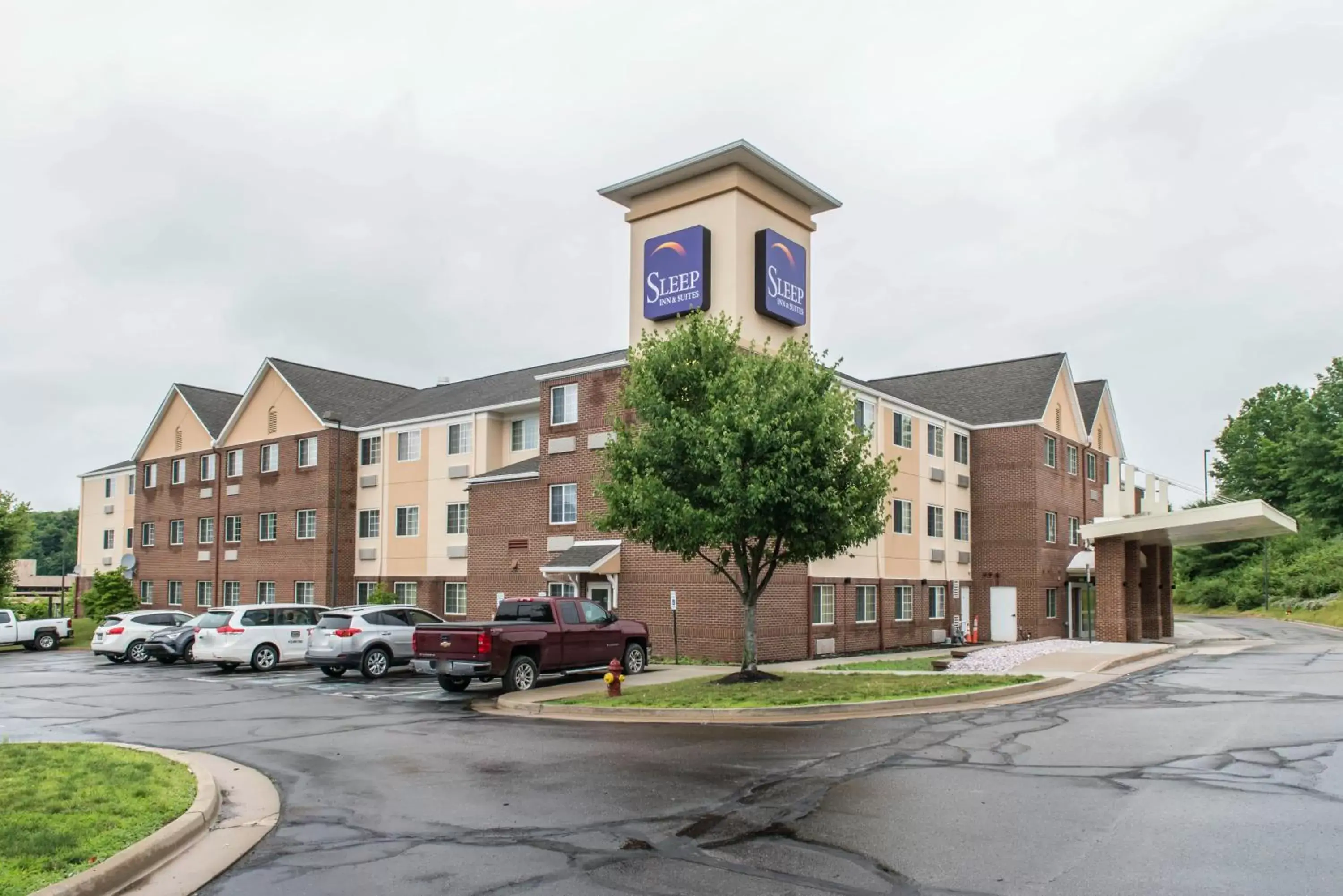 Property Building in Mainstay Suites Pittsburgh Airport