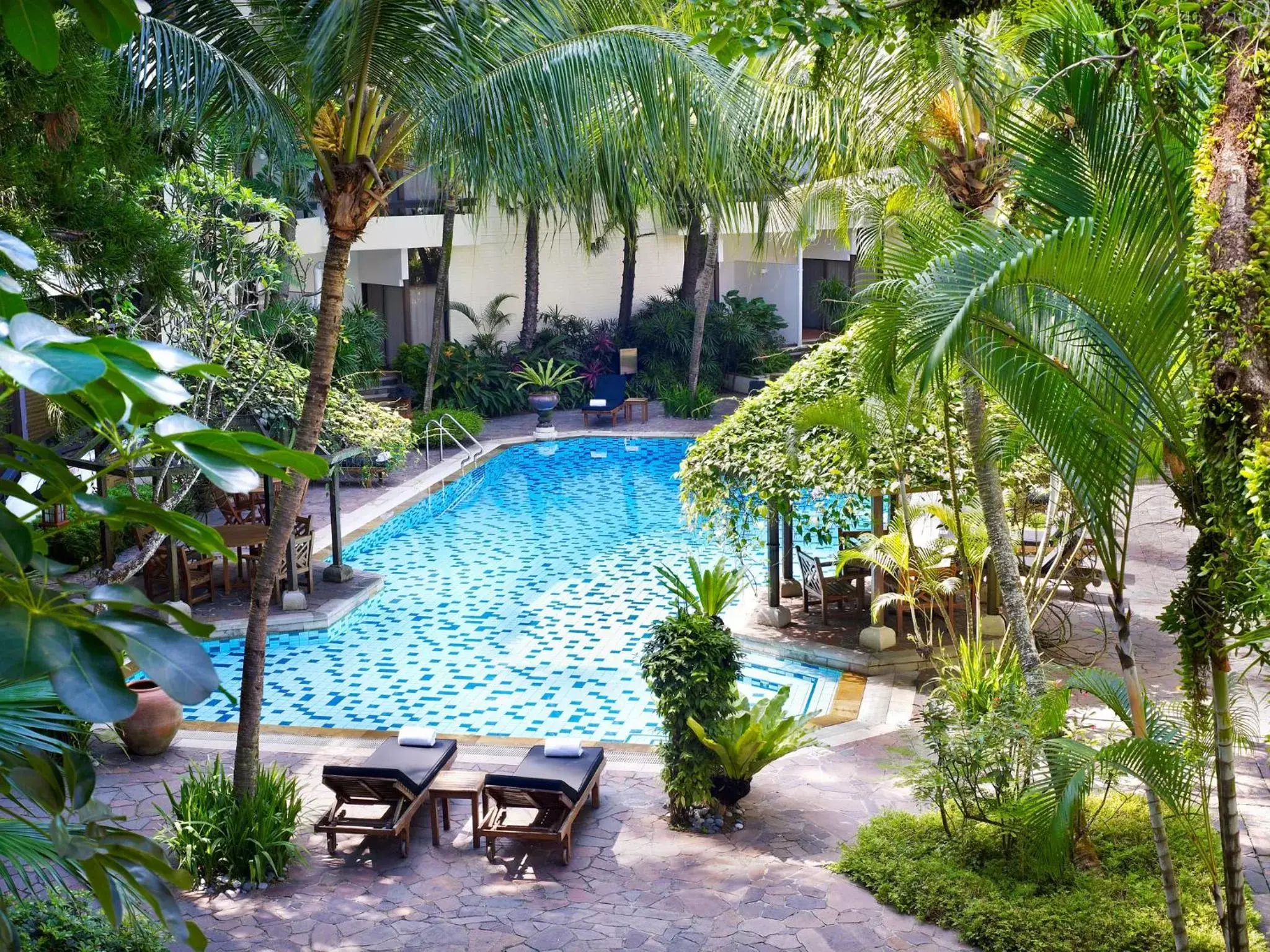 Swimming Pool in Goodwood Park Hotel