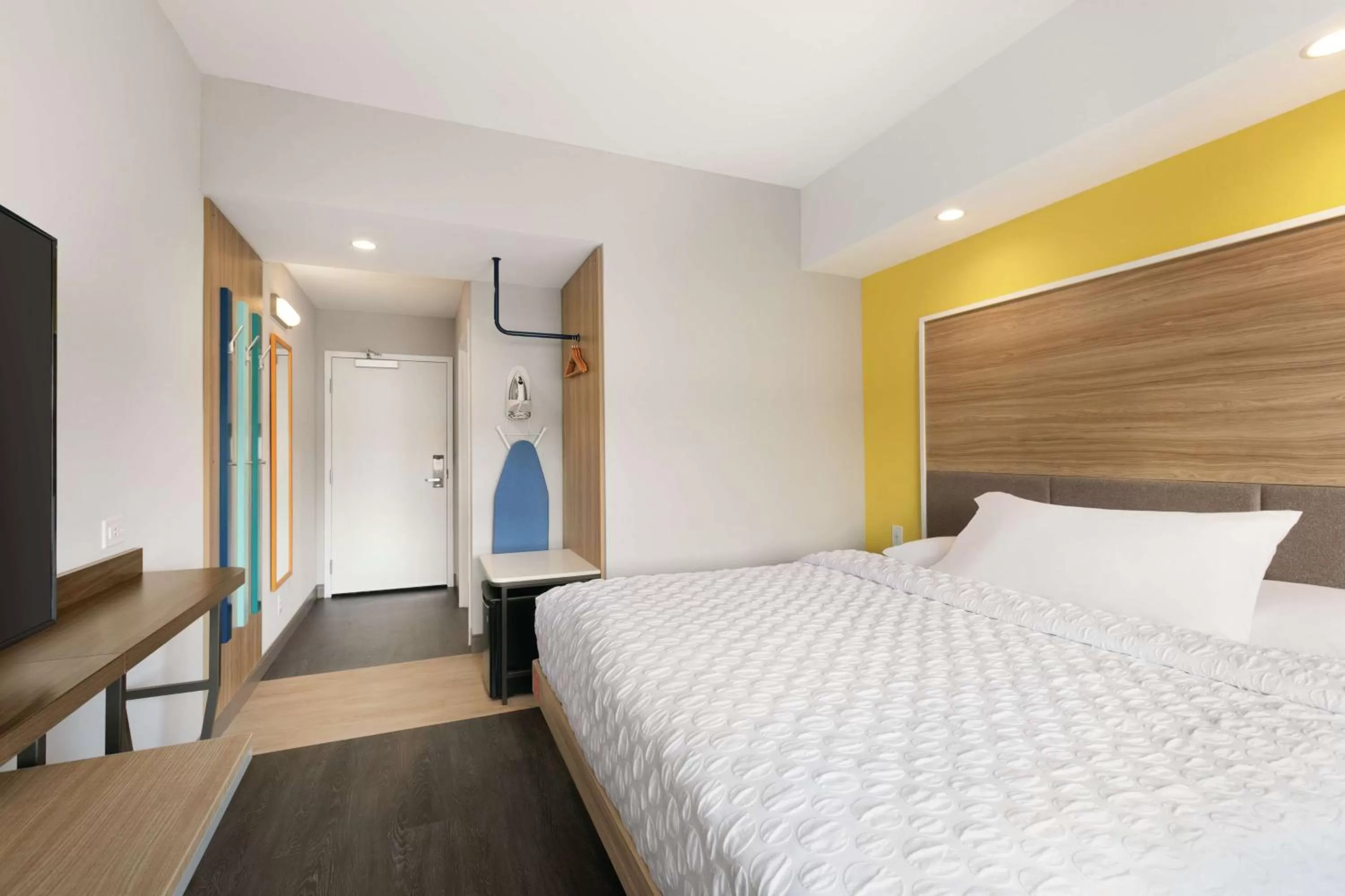 Bedroom, Bed in Tru By Hilton Williamsville Buffalo Airport