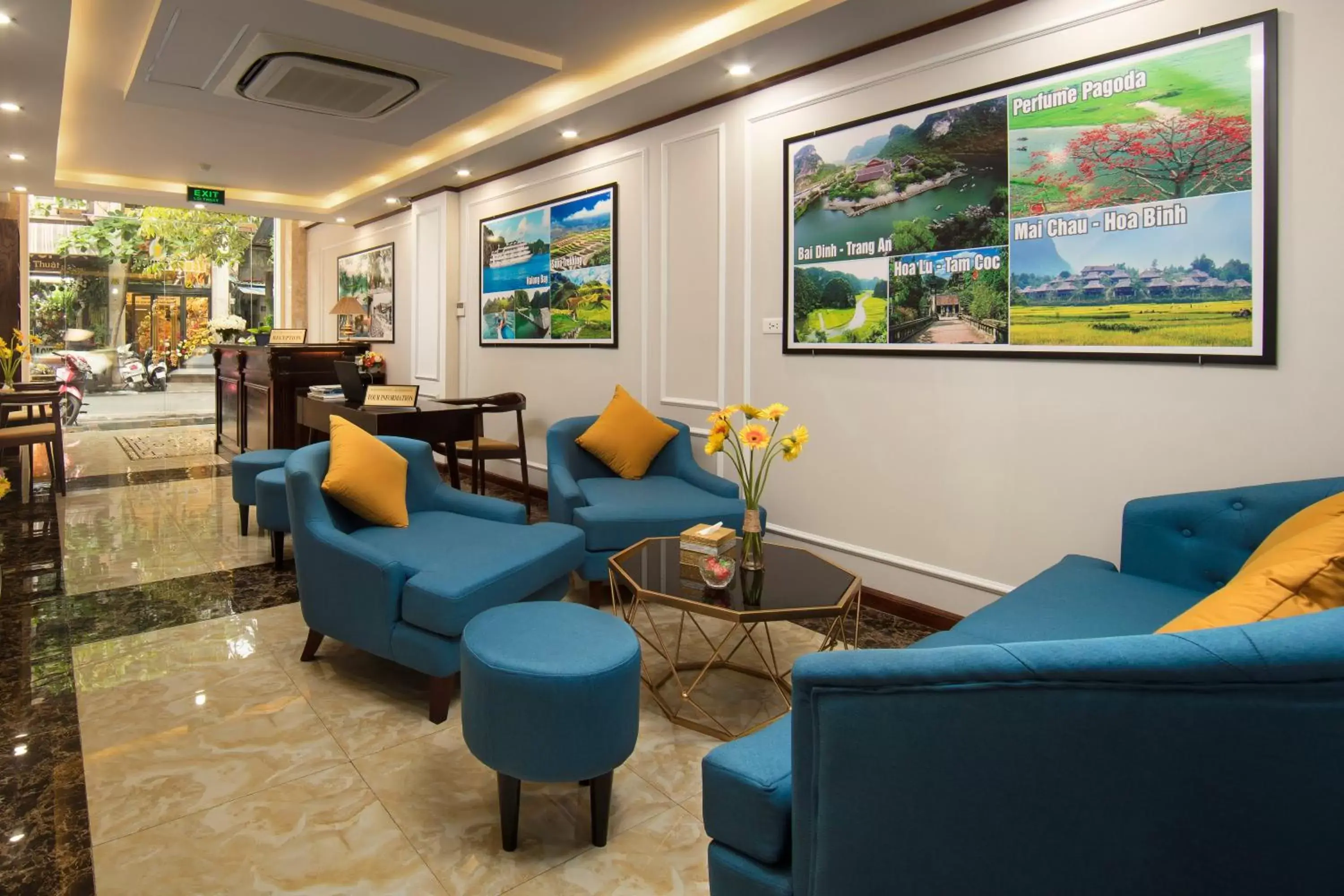 Lobby or reception, Lounge/Bar in MayFlower Hotel- Central Old Quarter