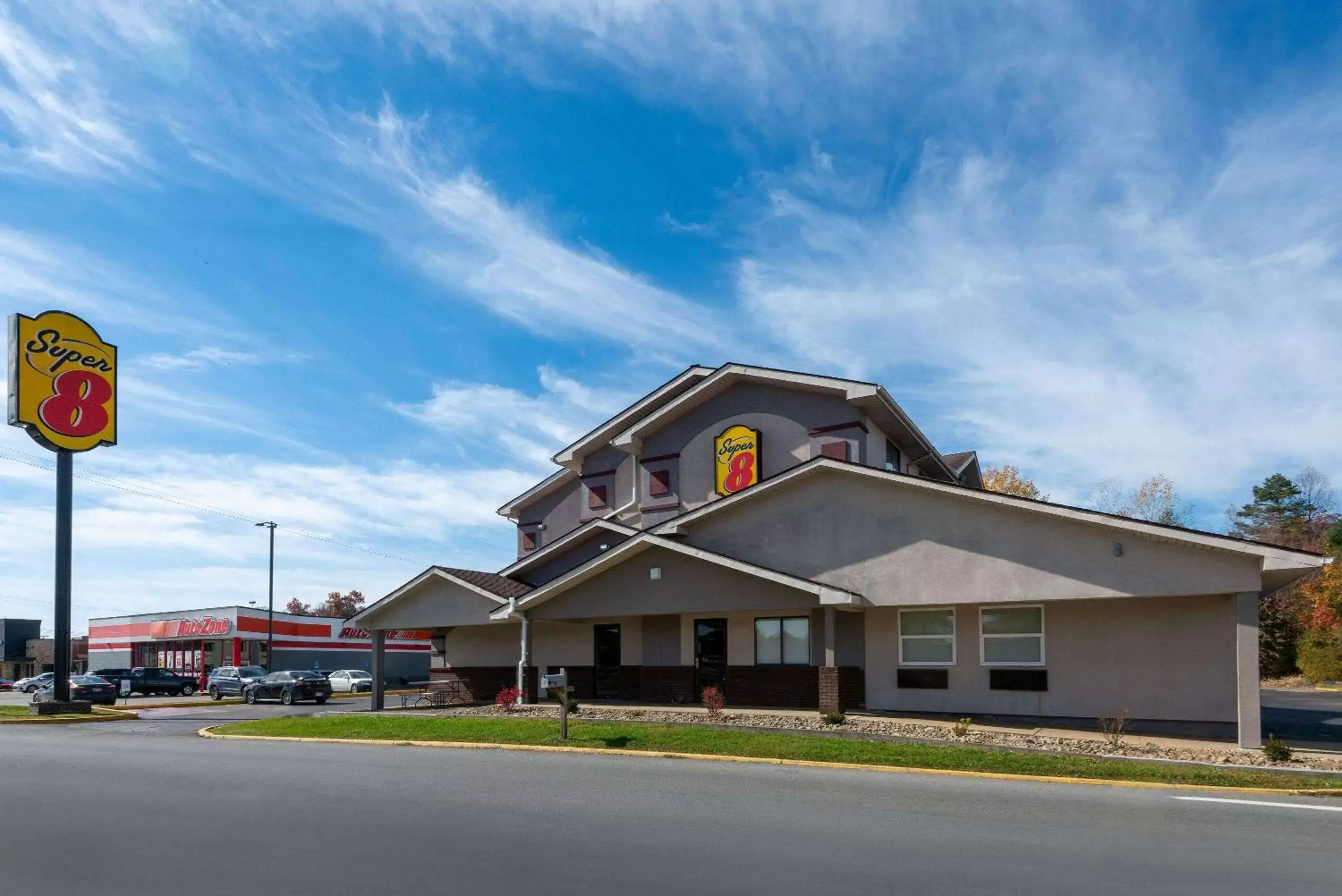 Property Building in Super 8 by Wyndham Summersville