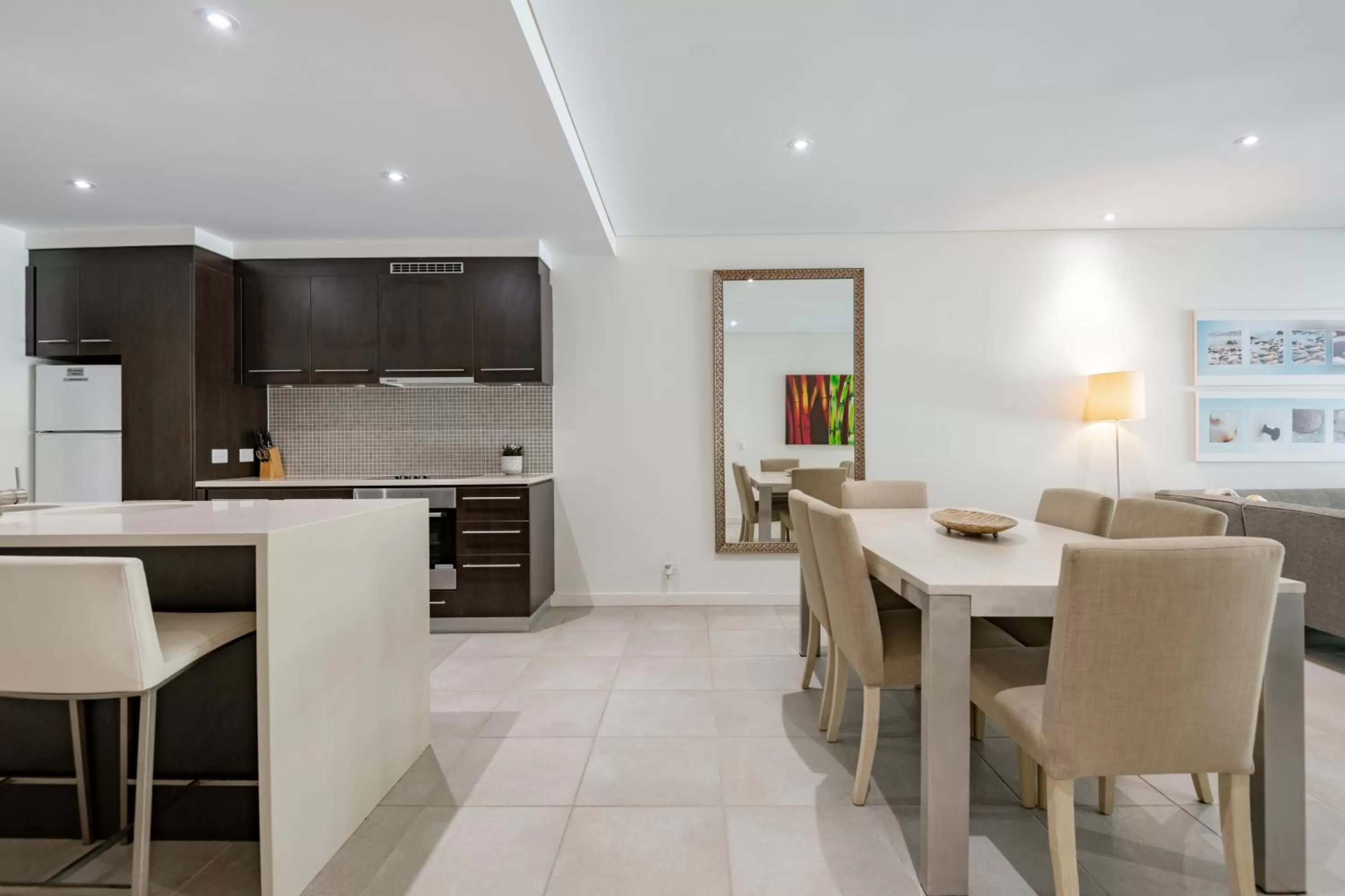 Dining area, Kitchen/Kitchenette in Port Douglas Private Apartments in Temple