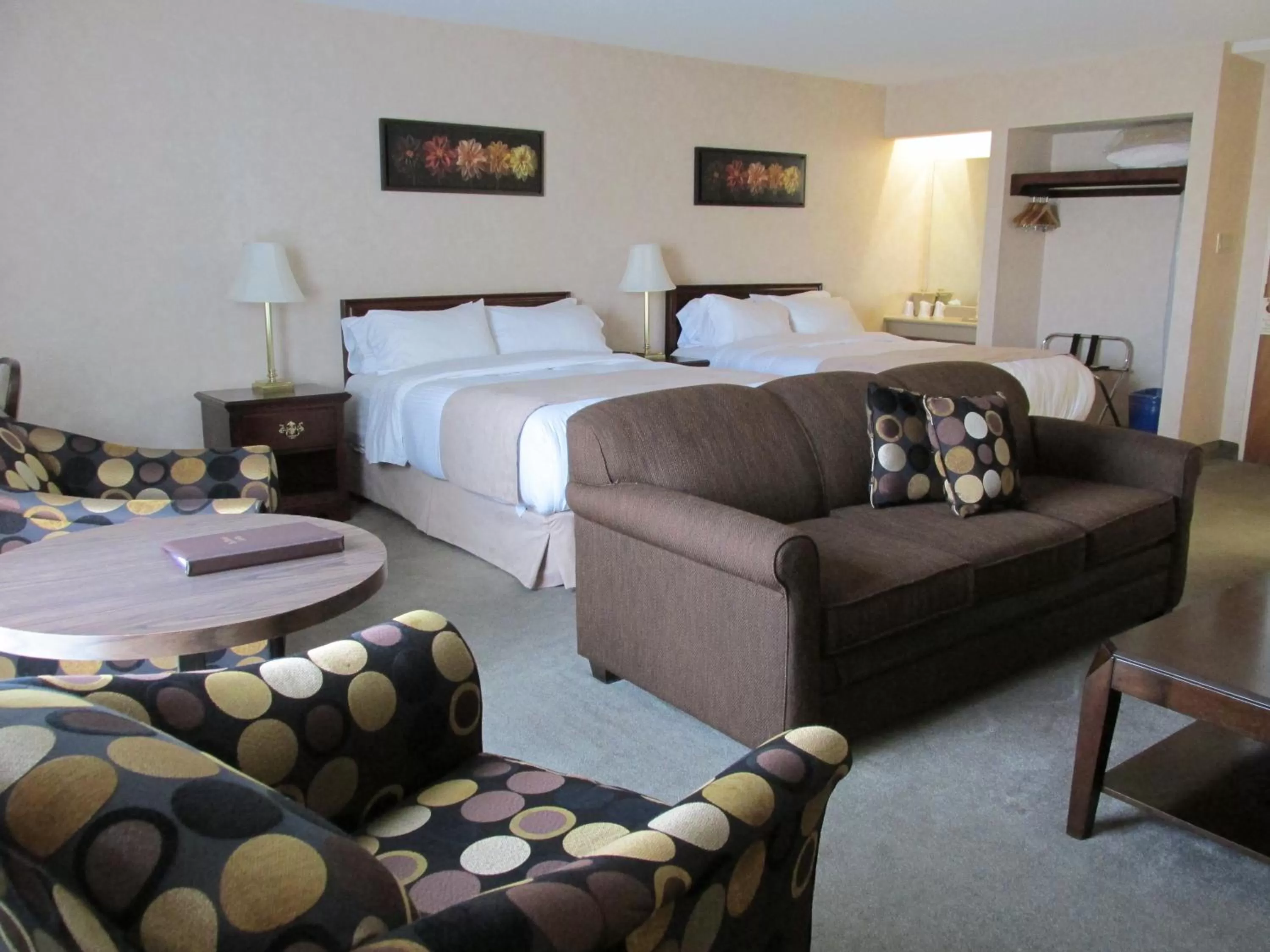 Photo of the whole room, Bed in The Fredericton Inn