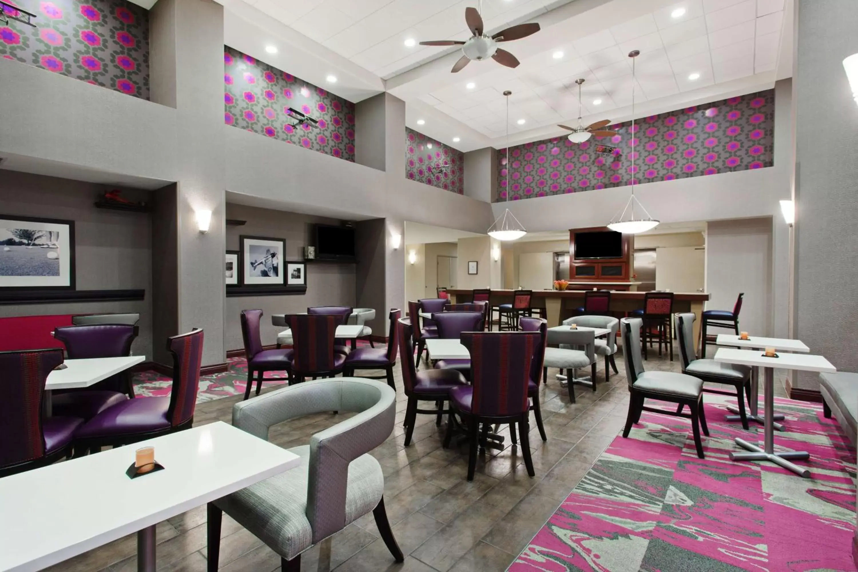 Dining area, Restaurant/Places to Eat in Hampton Inn & Suites Oakland Airport-Alameda