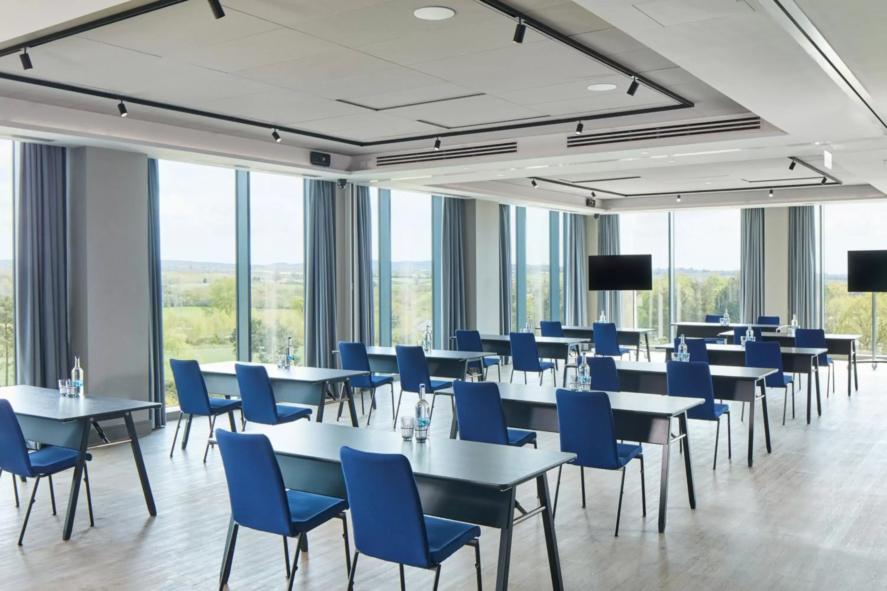 Meeting/conference room, Restaurant/Places to Eat in Courtyard by Marriott Exeter Sandy Park