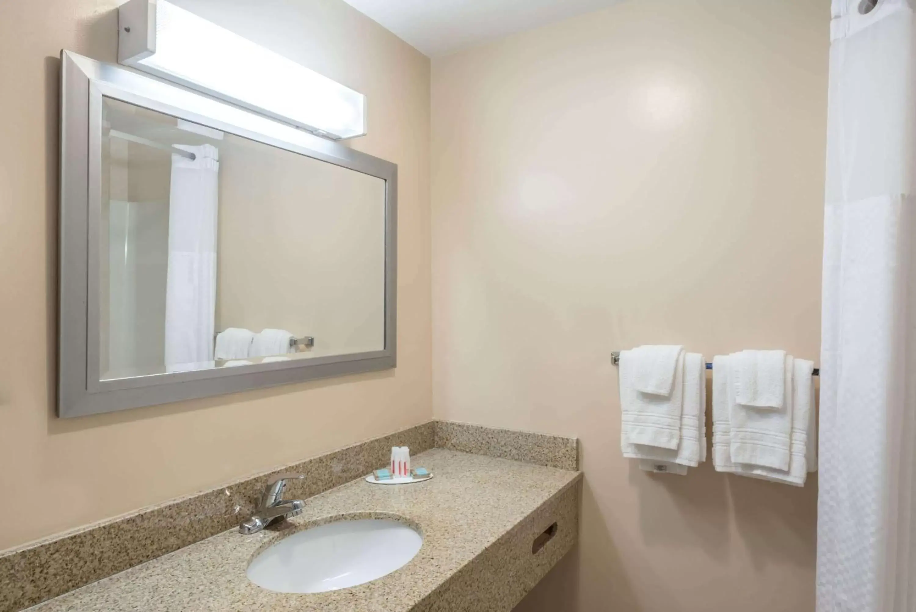 Bathroom in Days Inn by Wyndham Middletown/Newport Area