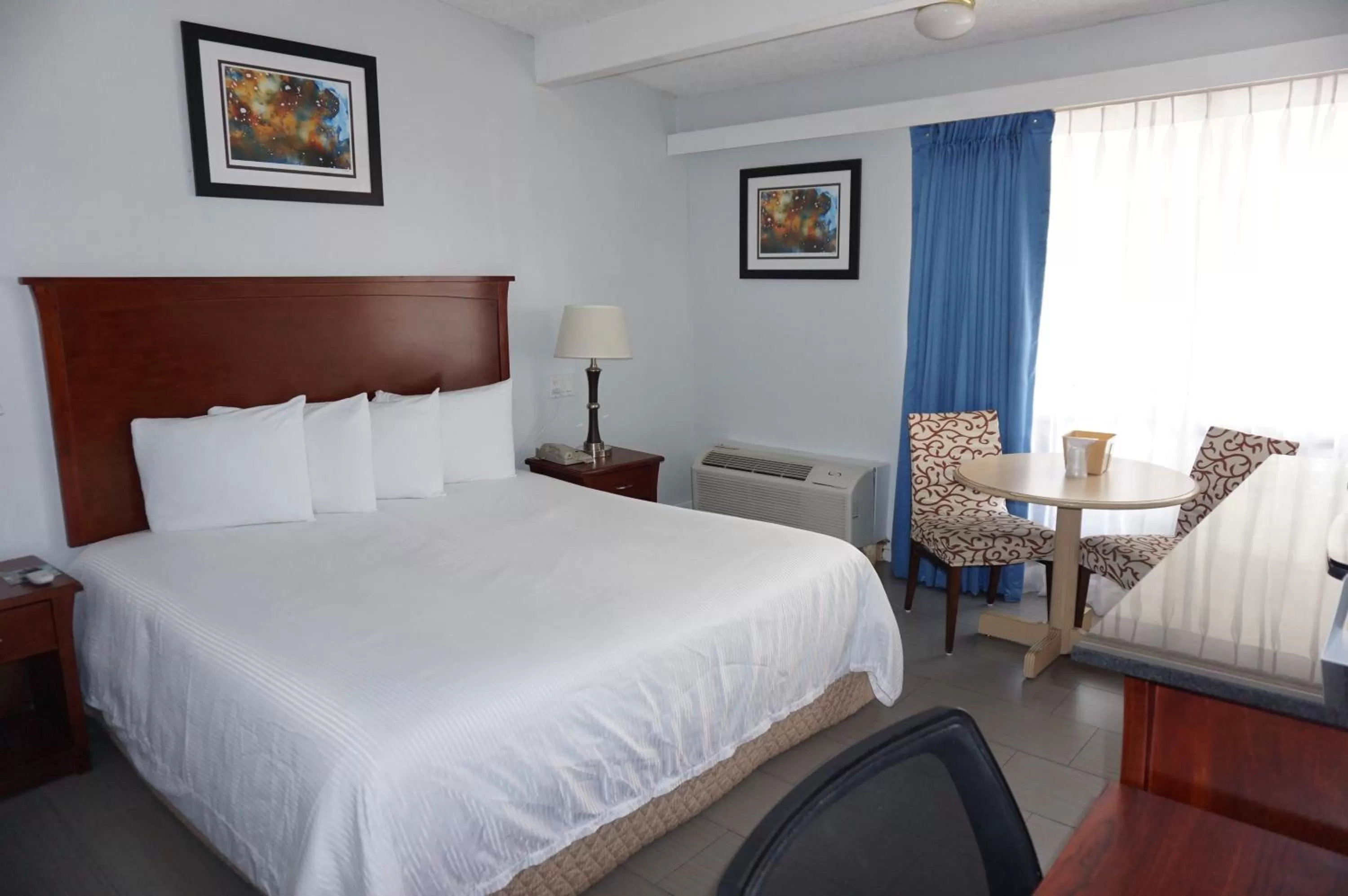 Bed in The Hollywood Gateway Inn