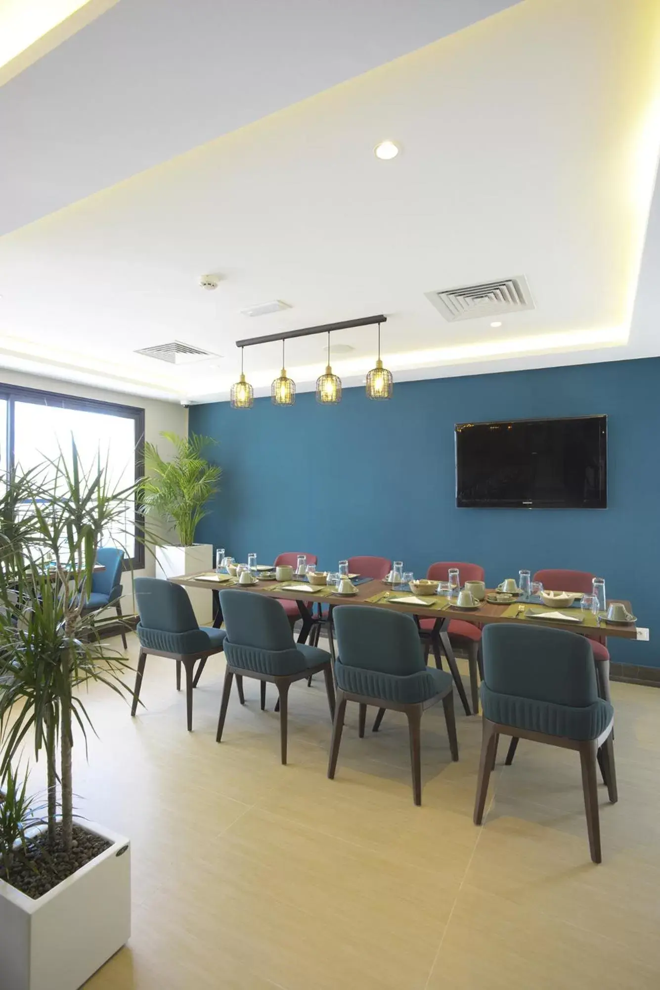 Restaurant/places to eat in MAIA HOTEL SUITES Restaurant/places to eat in MAIA HOTEL SUITES