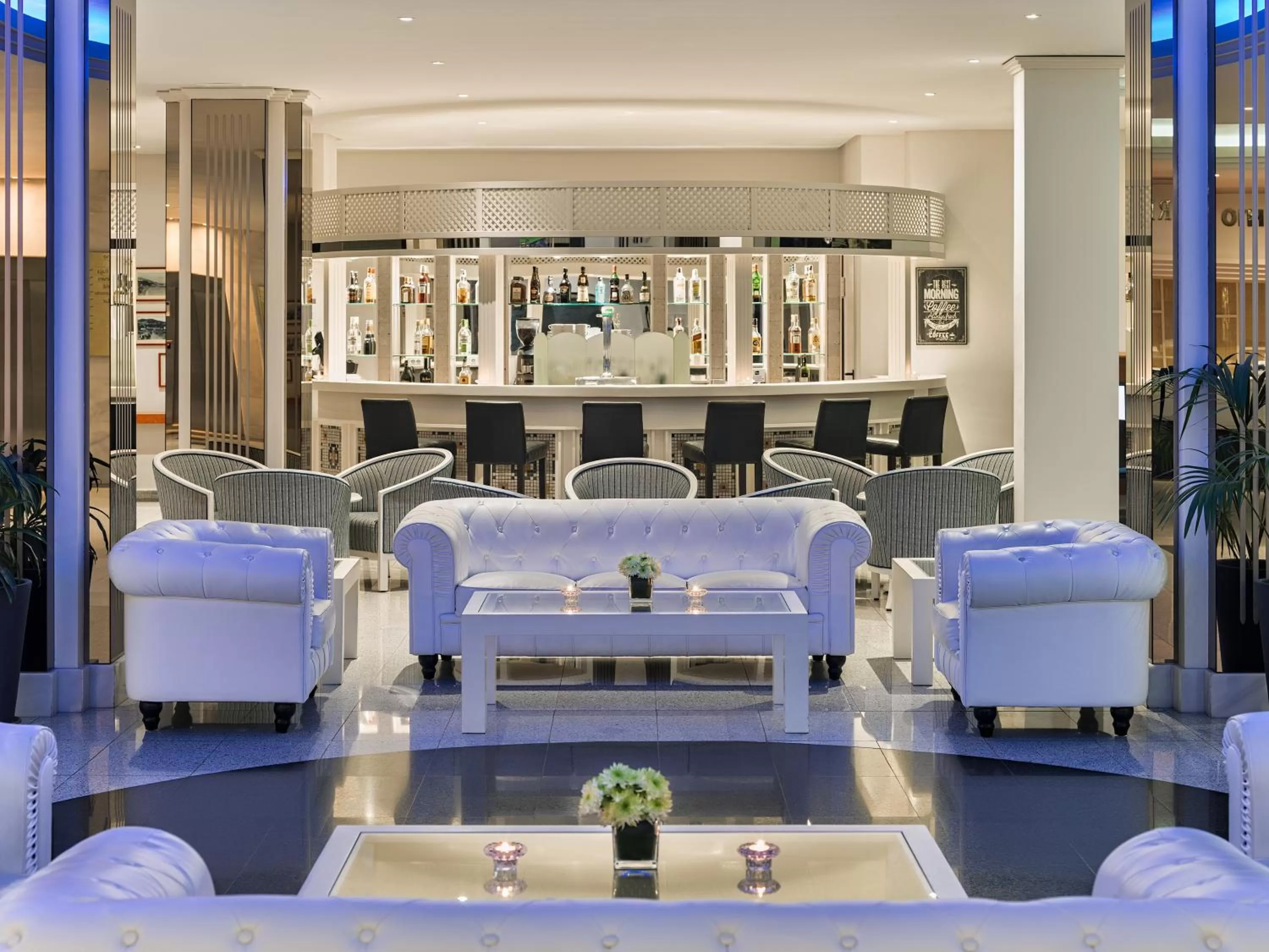 Lounge or bar in H10 Taburiente Playa