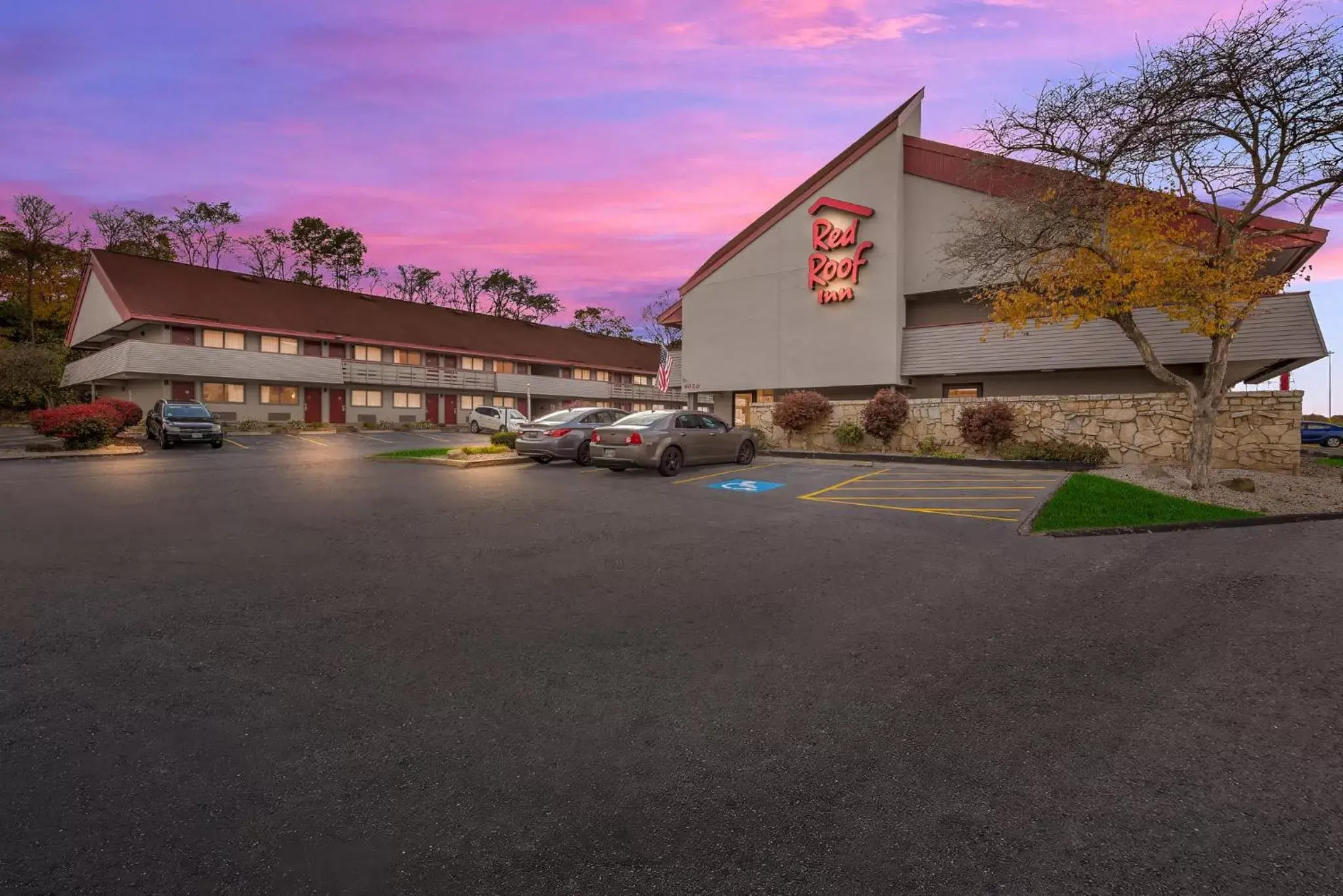 Property Building in Red Roof Inn Cleveland - Independence