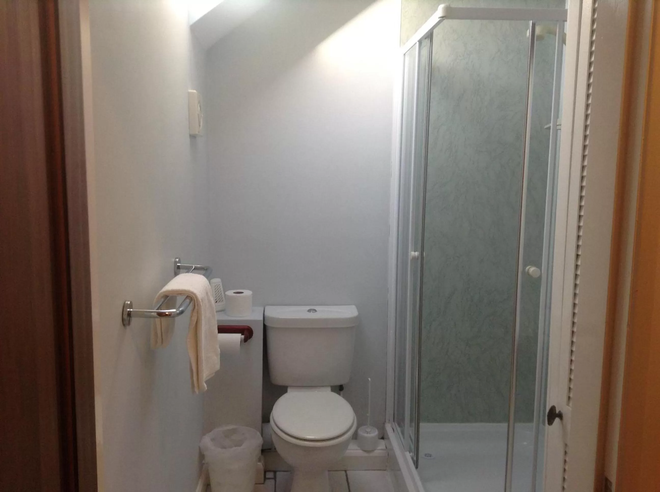 Bathroom in The Lincolnshire Poacher Inn