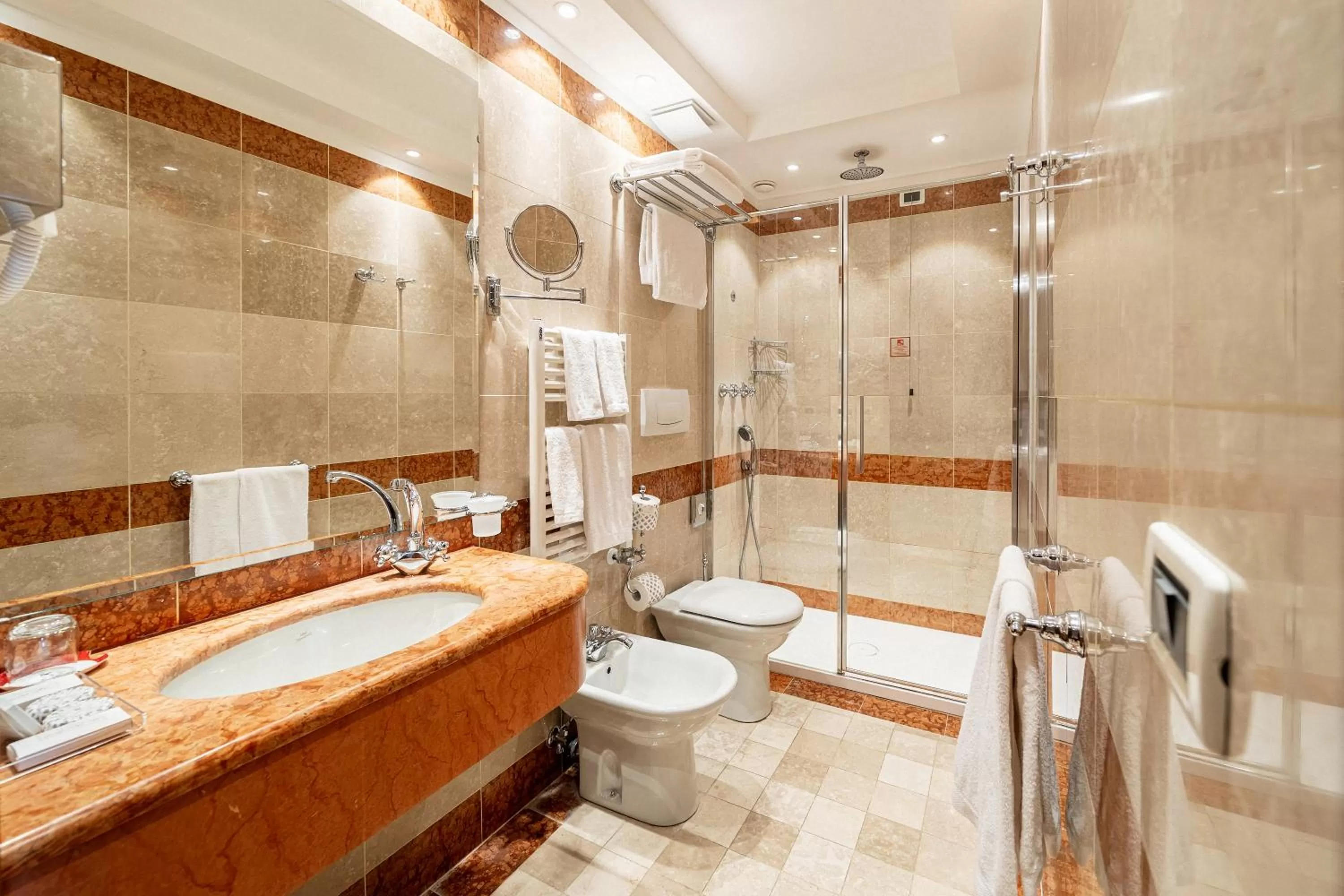 Toilet in Hotel Colombina