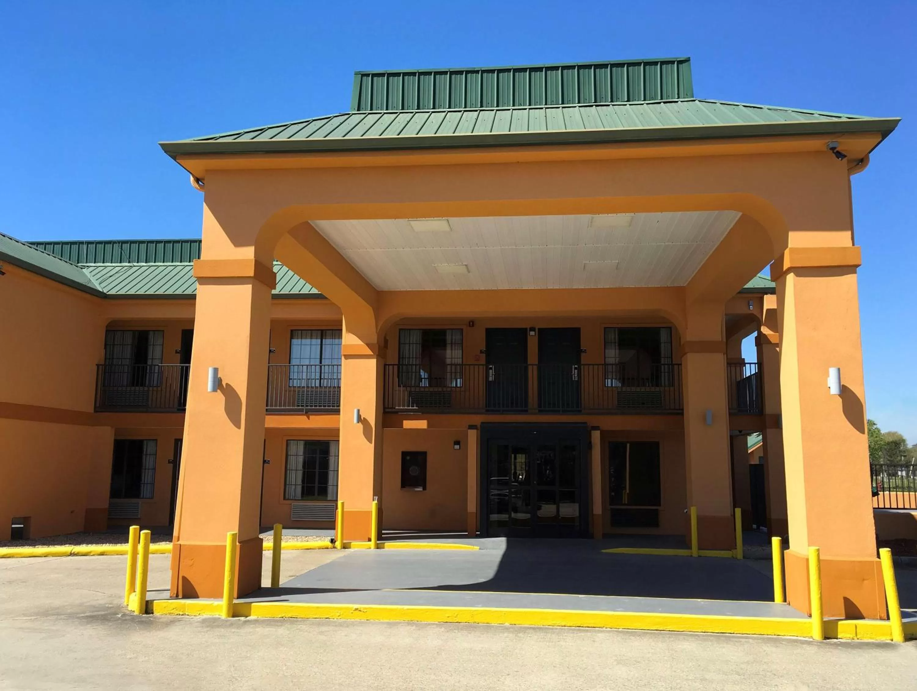 Property building in Americas Best Value Inn Denham Springs