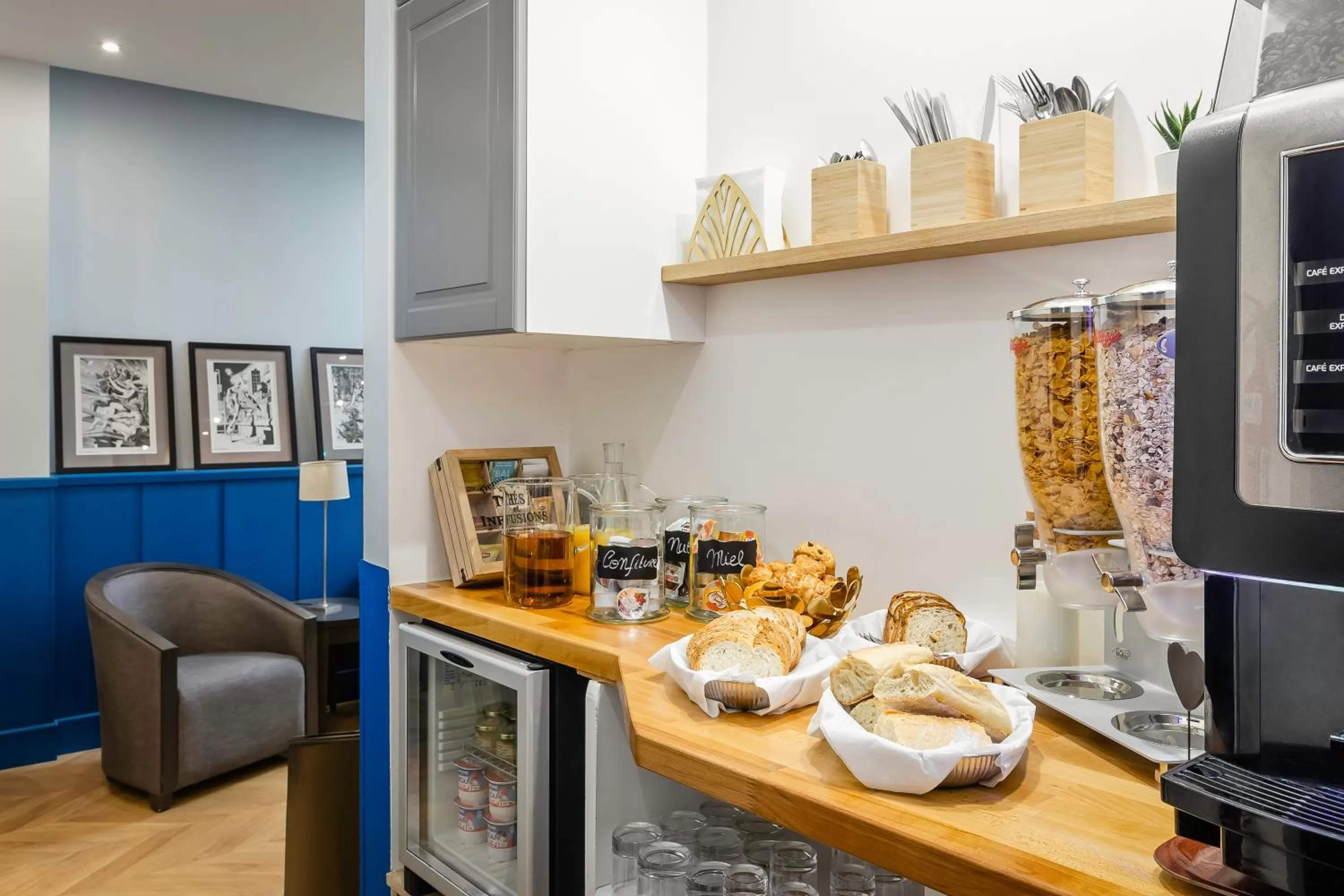 Buffet breakfast in Hotel Elysée Etoile