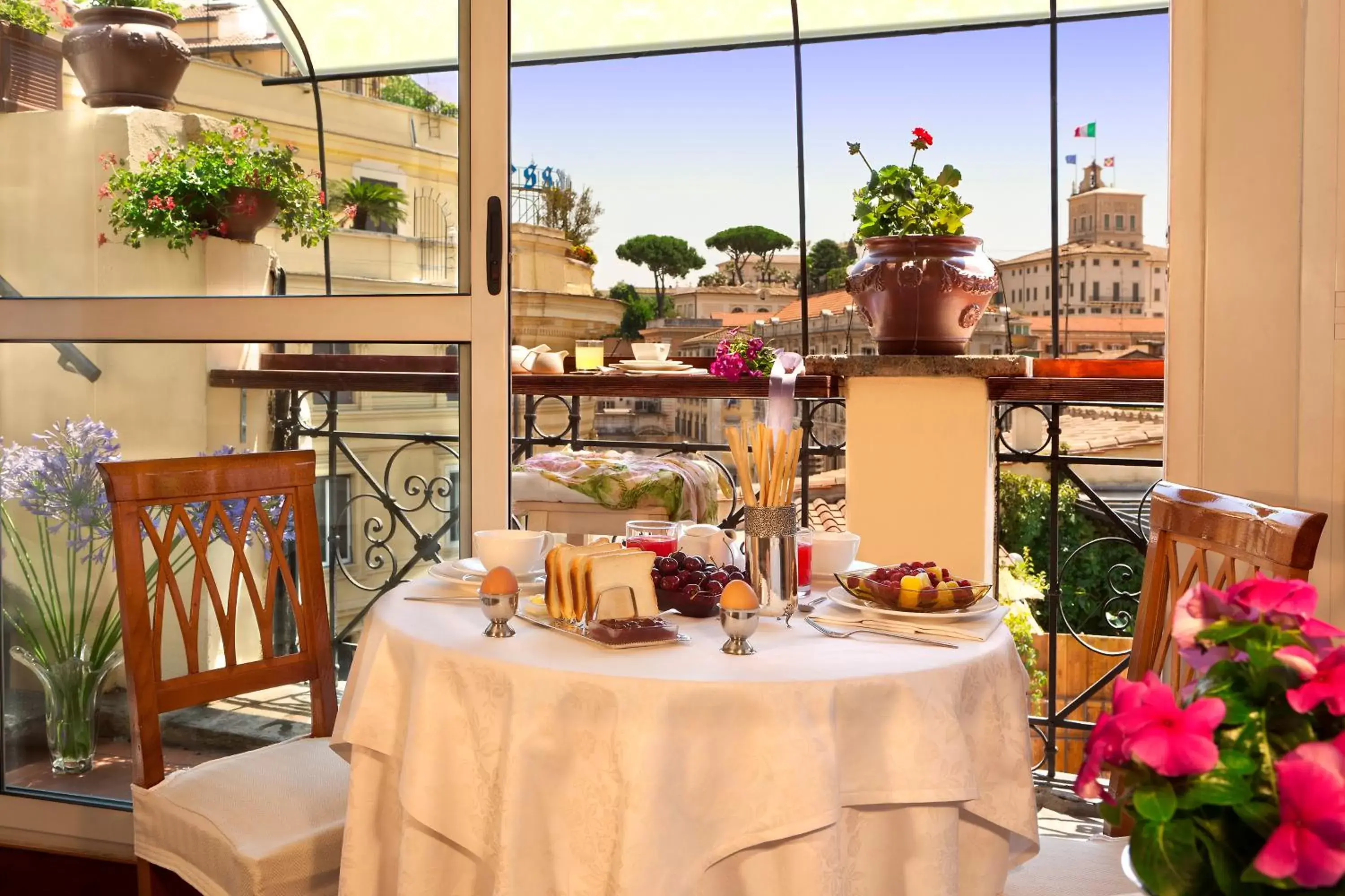 Restaurant/places to eat in Hotel La Fenice