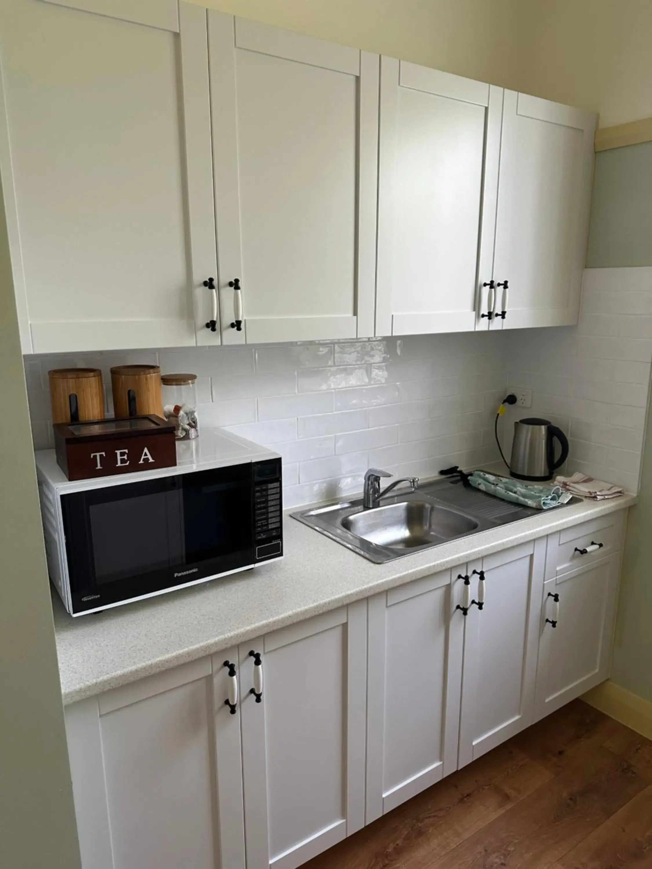 Kitchen or kitchenette, Kitchen/Kitchenette in Town Square Motel