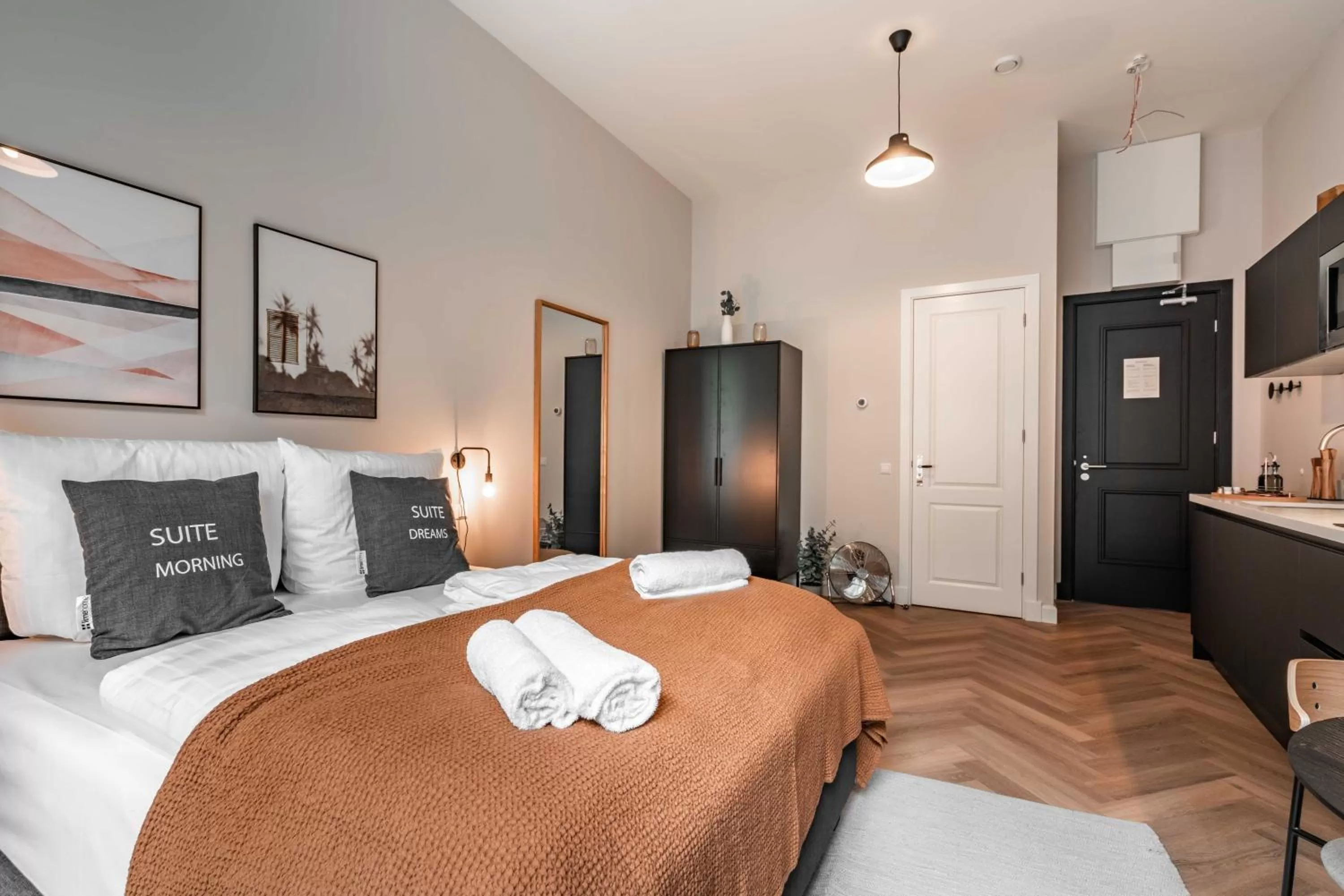 Bed in Limehome The Hague Keizerstraat