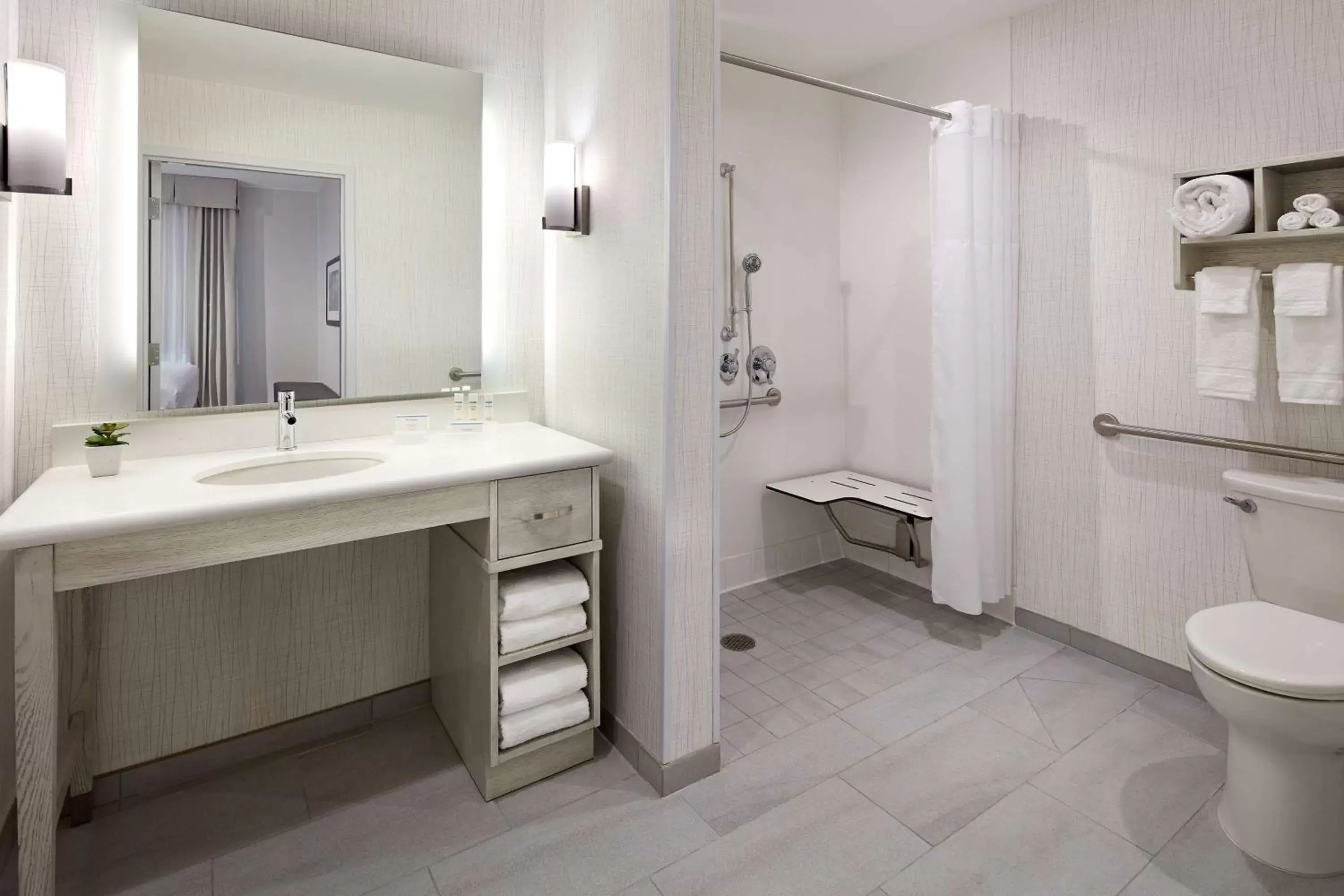 Bathroom in Homewood Suites By Hilton Long Beach Airport