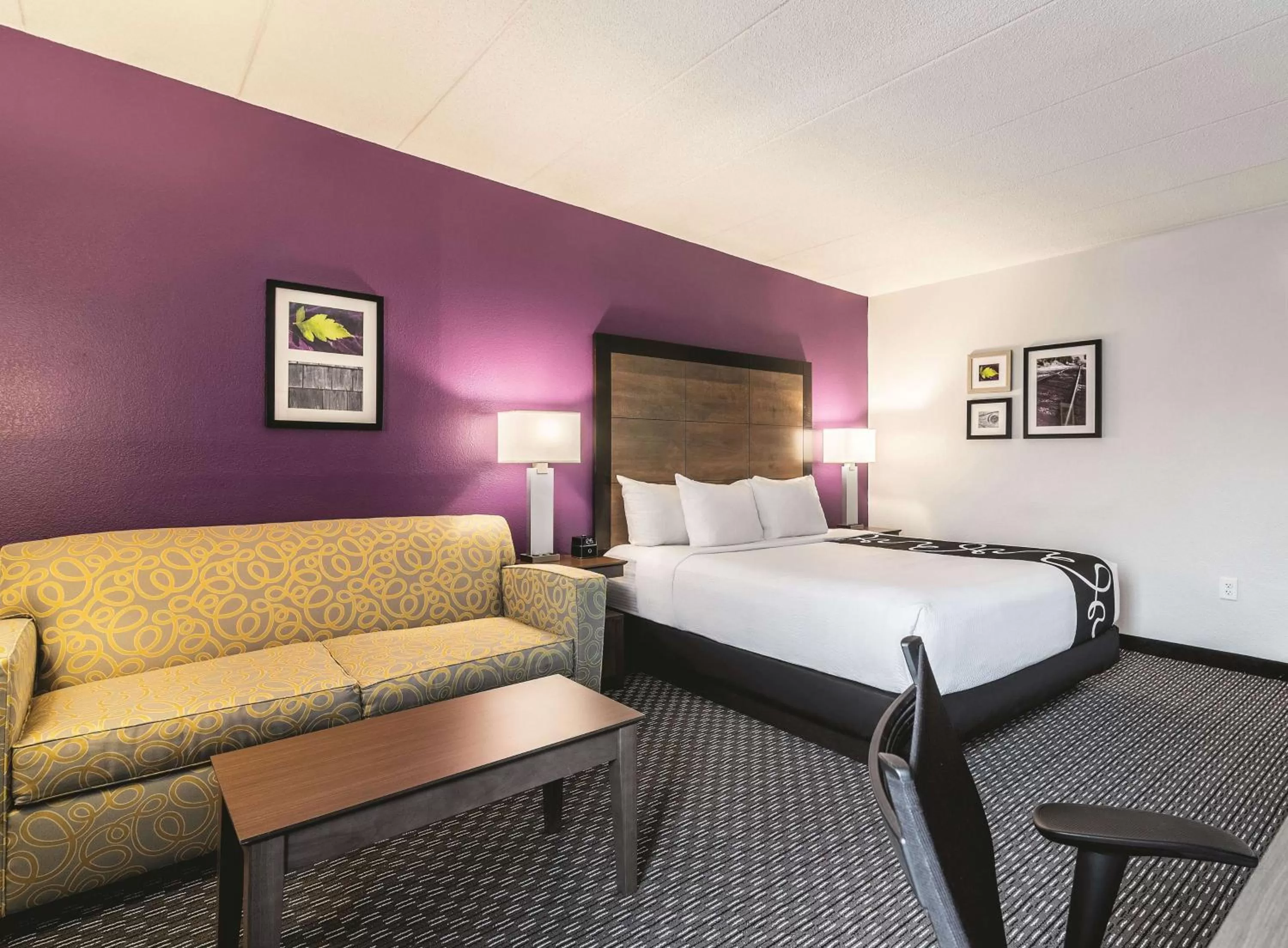 Photo of the whole room, Bed in La Quinta by Wyndham Salem NH