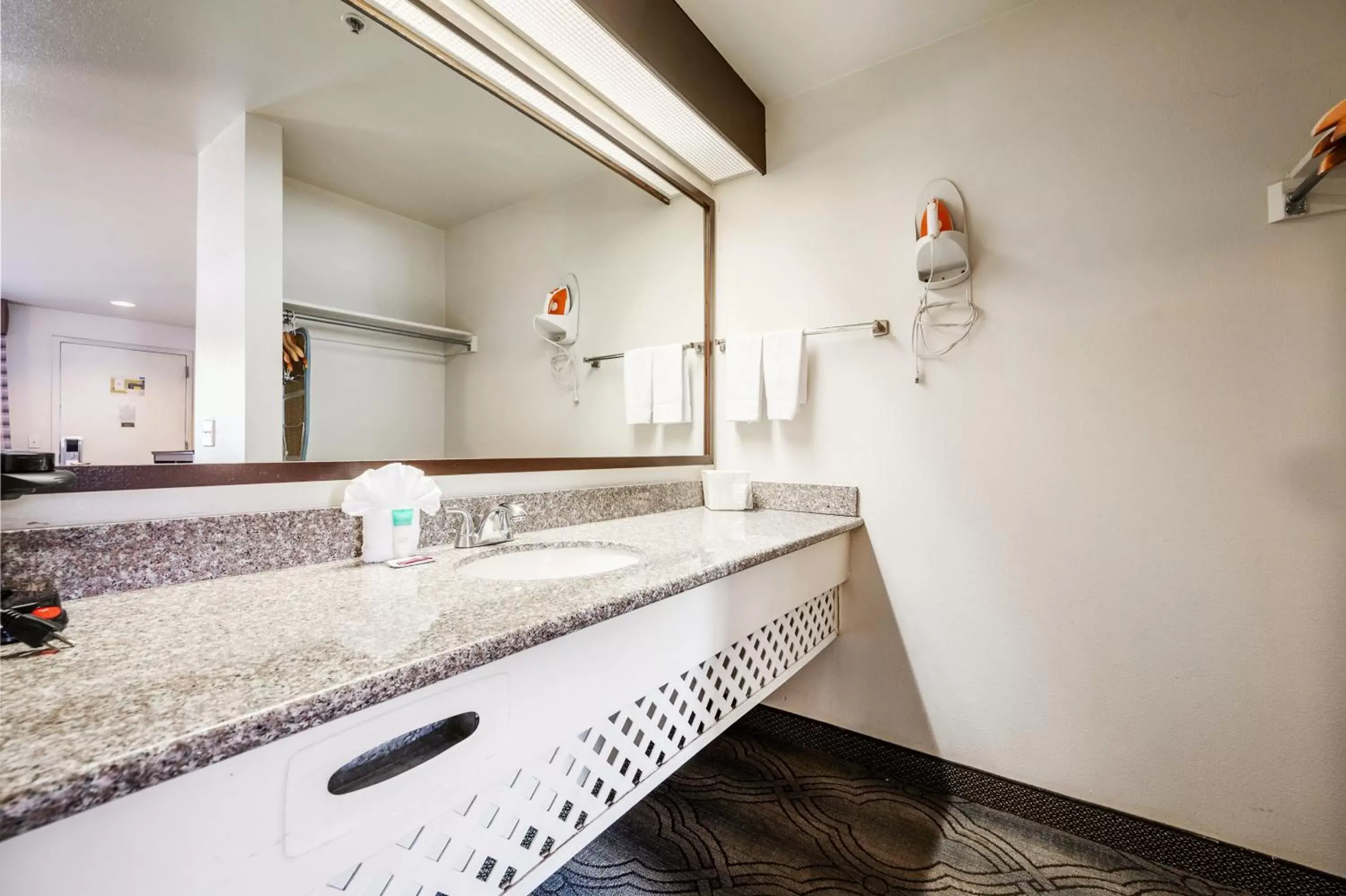 Public Bath, Bathroom in City Creek Inn & Suites