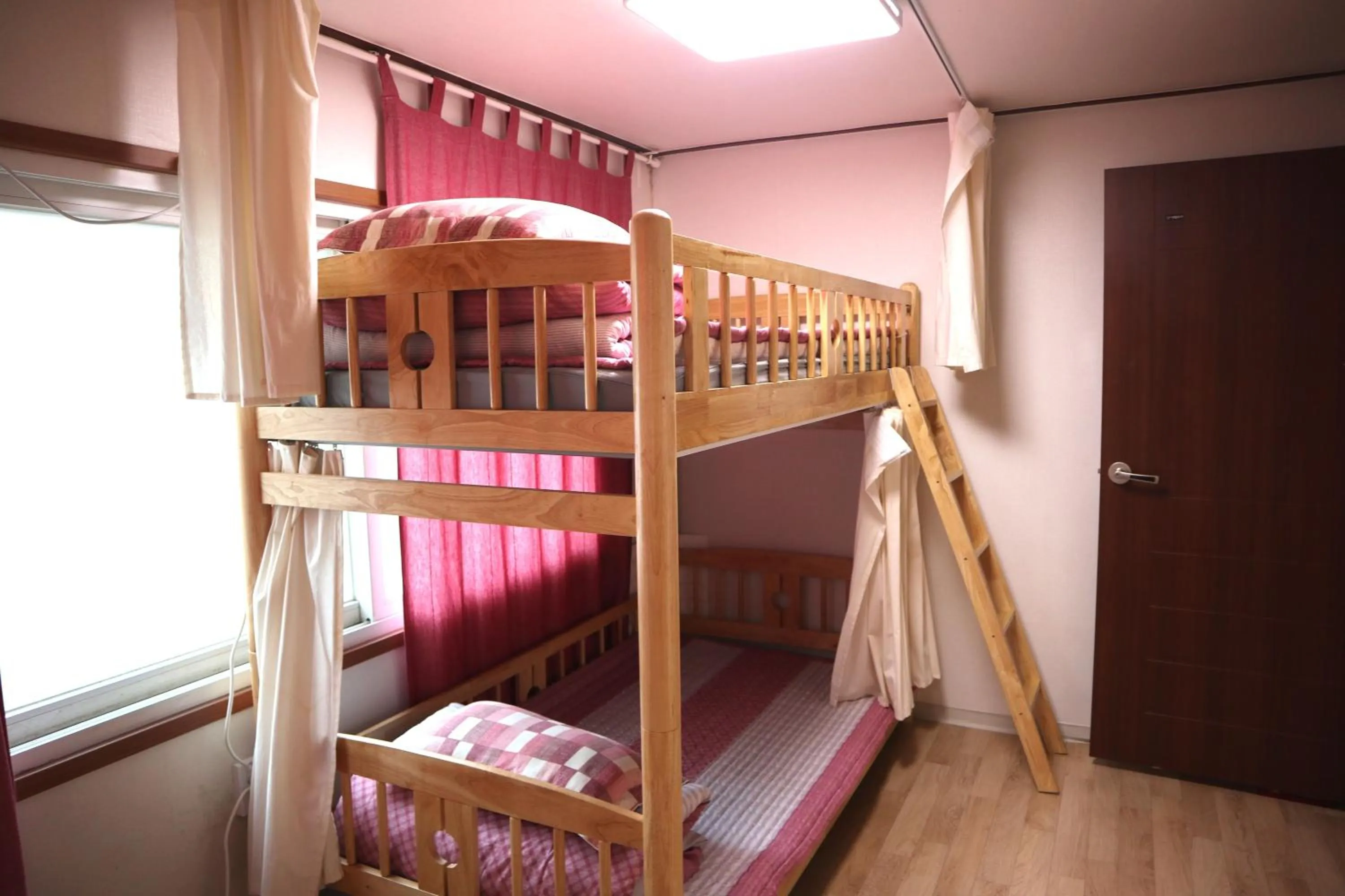 bunk bed, Bed in Jeong House