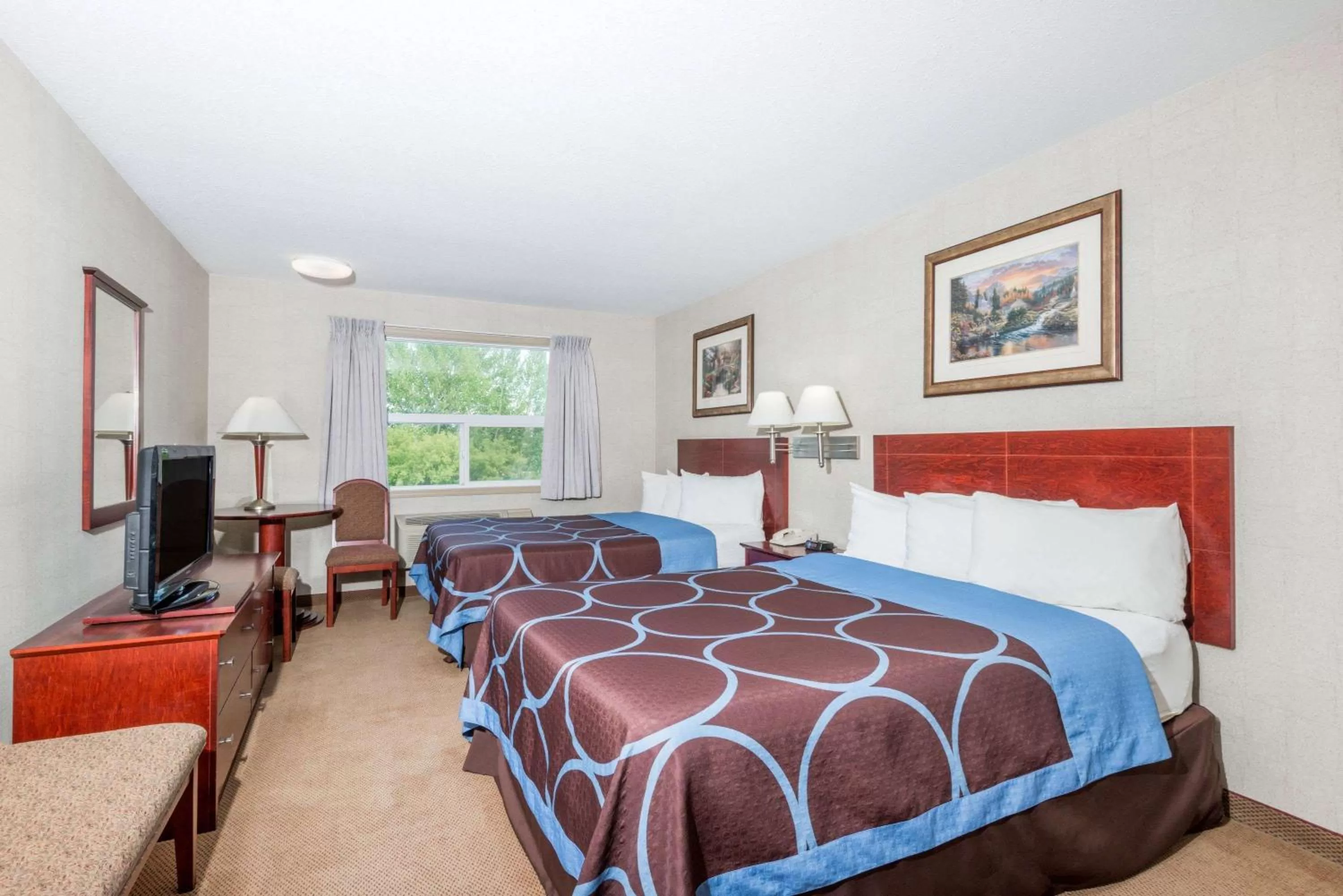 Photo of the whole room in Super 8 by Wyndham Red Deer City Centre