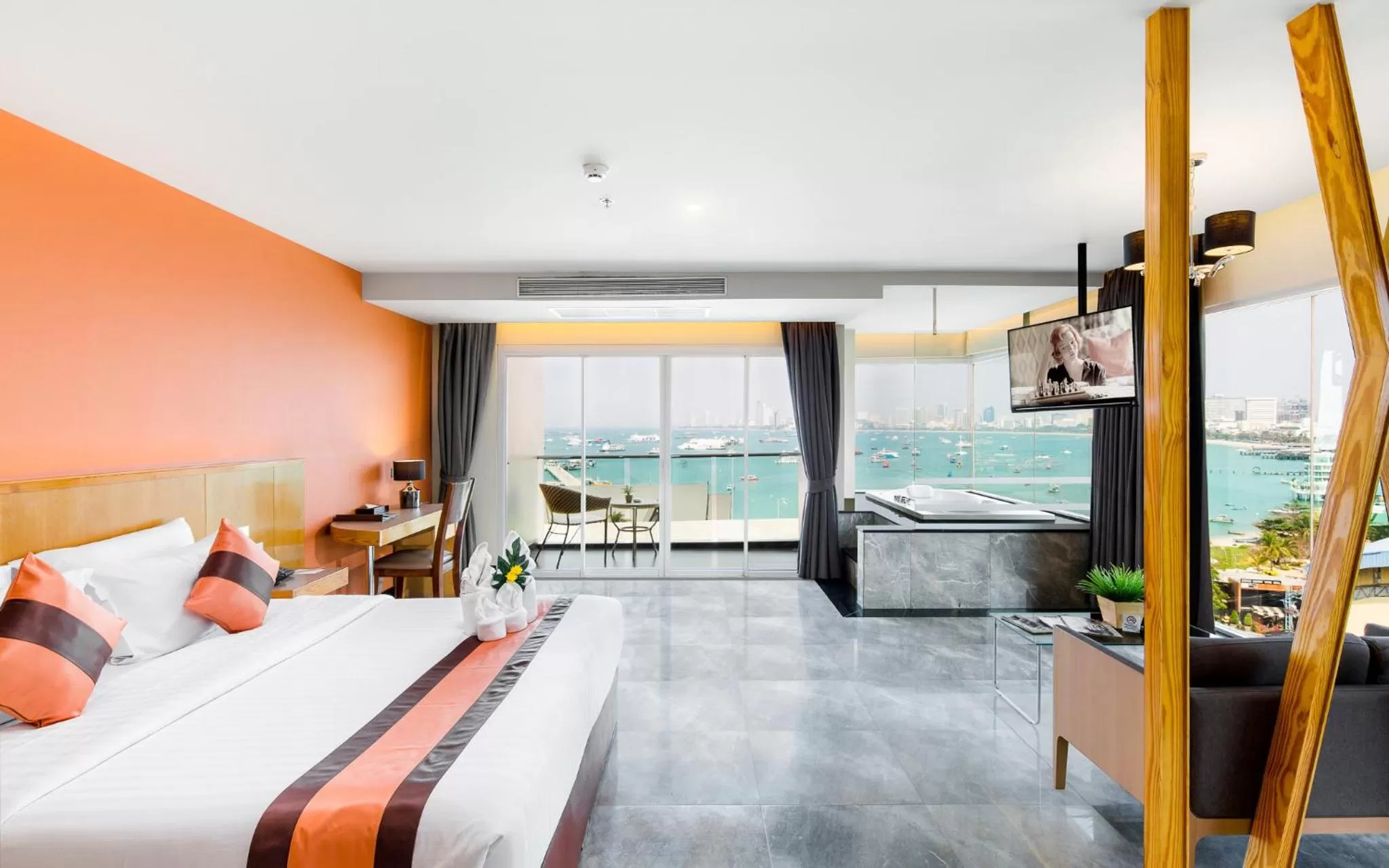 Bed in Balihai Bay Pattaya