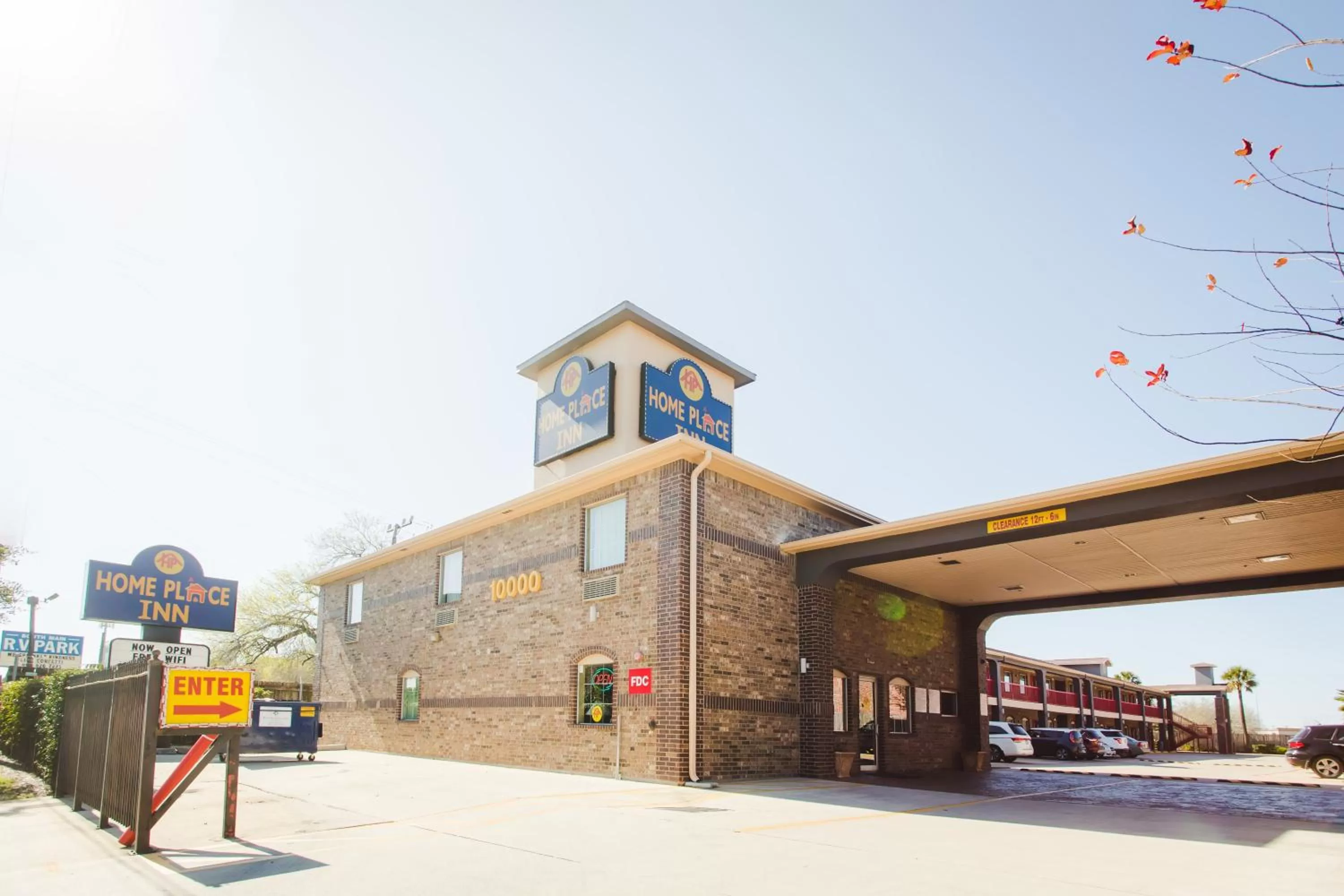 Facade/entrance in Home Place Inn