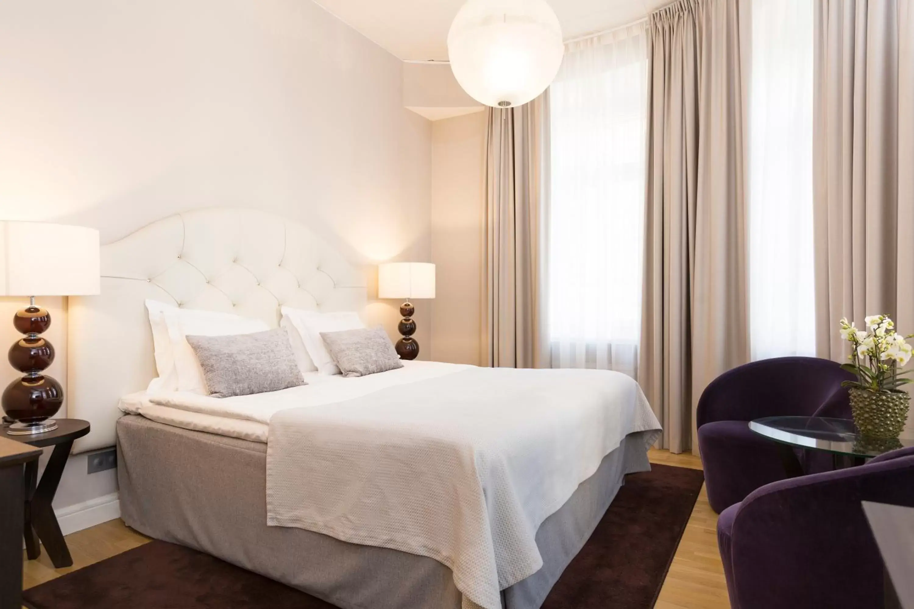 Bedroom, Bed in Elite Hotel Adlon