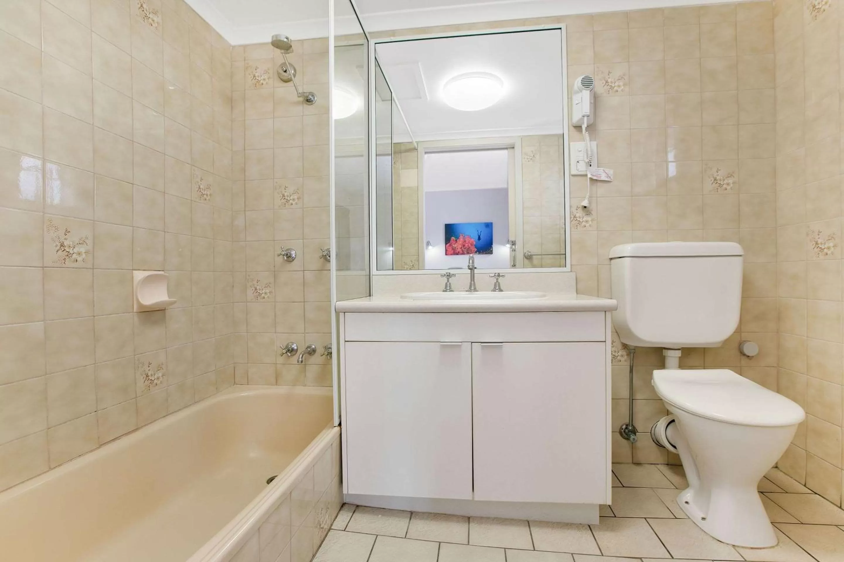 Bathroom in Comfort Inn Cairns City