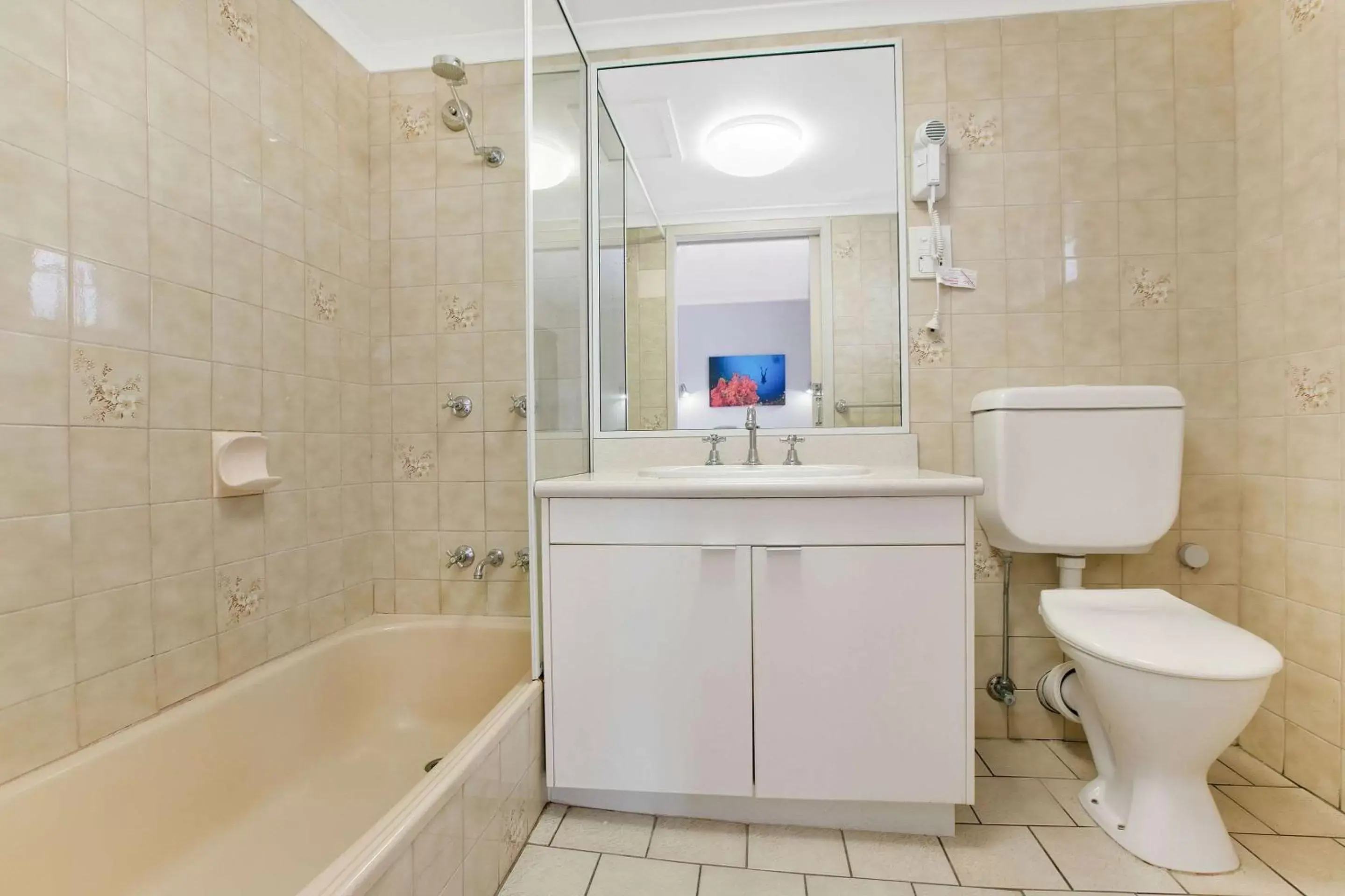 Bathroom in Comfort Inn Cairns City Bathroom in Comfort Inn Cairns City