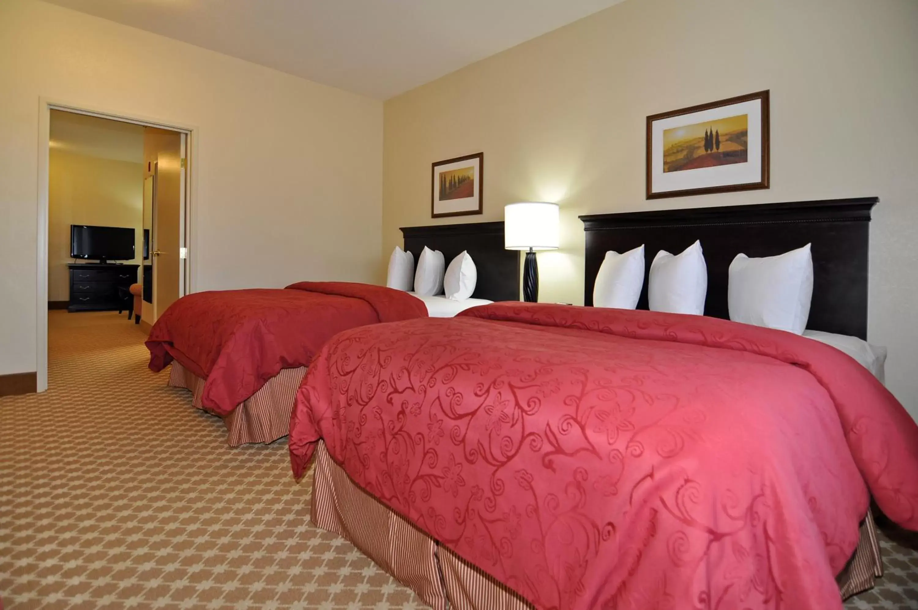 Bed in Country Inn & Suites by Radisson, Conway, AR