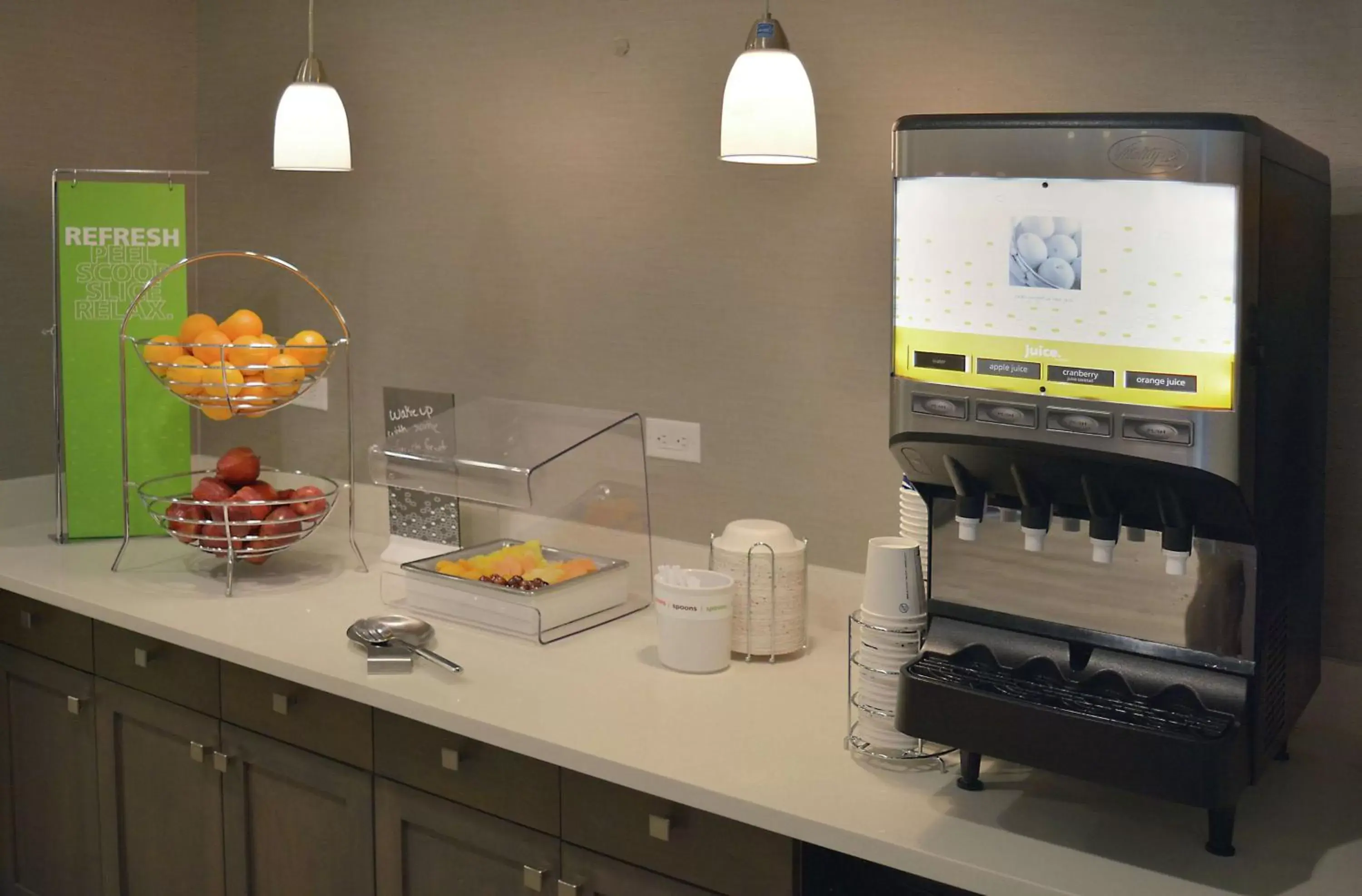 Dining area, Kitchen/Kitchenette in Hampton Inn & Suites Philadelphia/Media