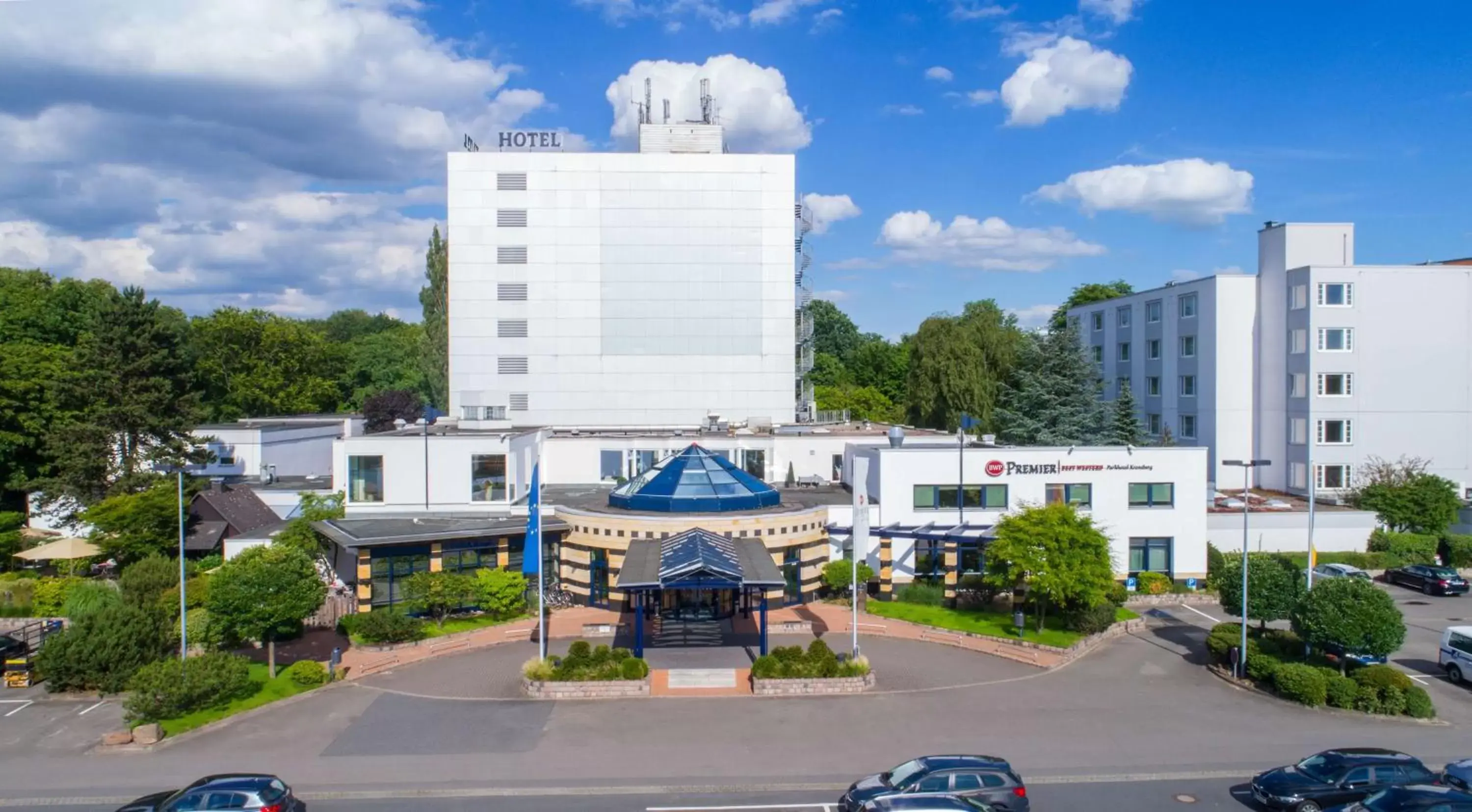 Property building in Best Western Premier Parkhotel Kronsberg