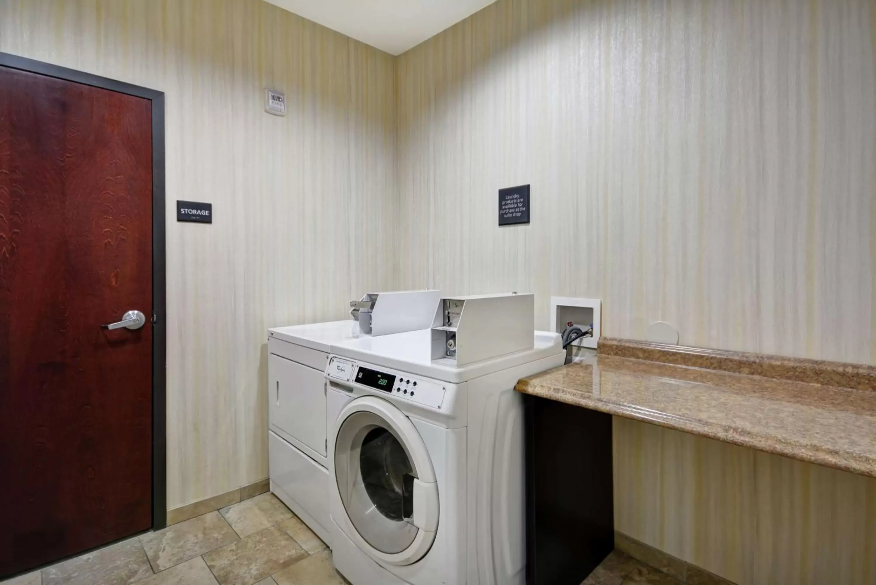 Property building, Bathroom in Hampton Inn & Suites San Antonio/Northeast I-35